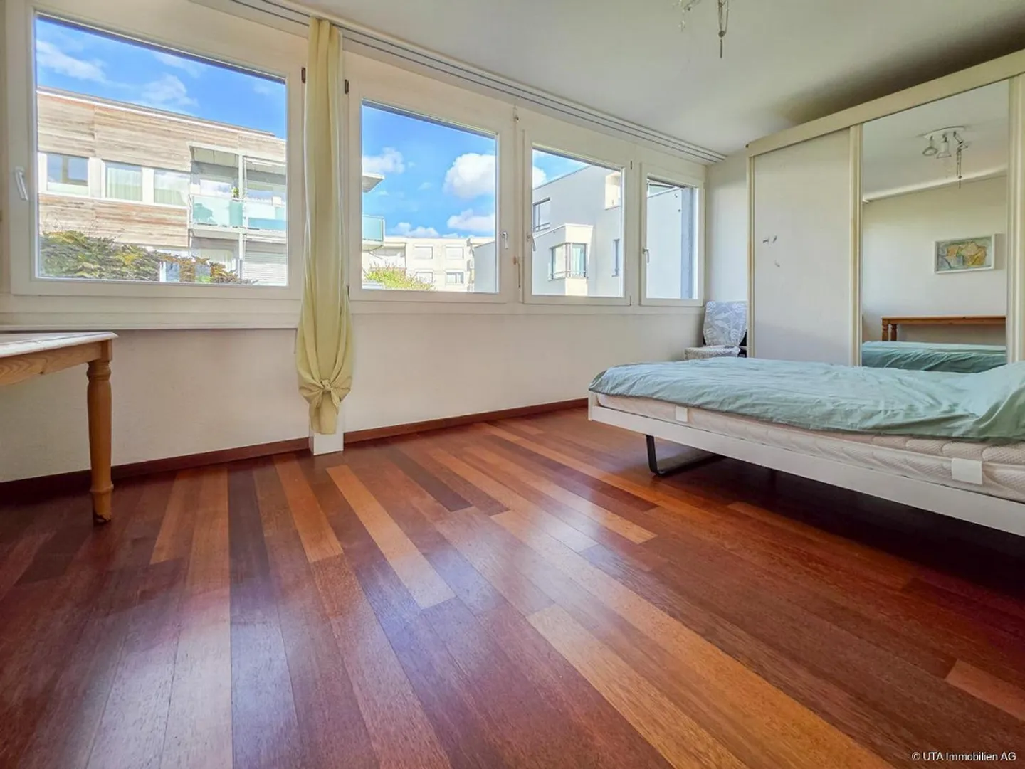 Sunny, spacious apartment with balcony oasis in a quiet location - Photo 8 of 12