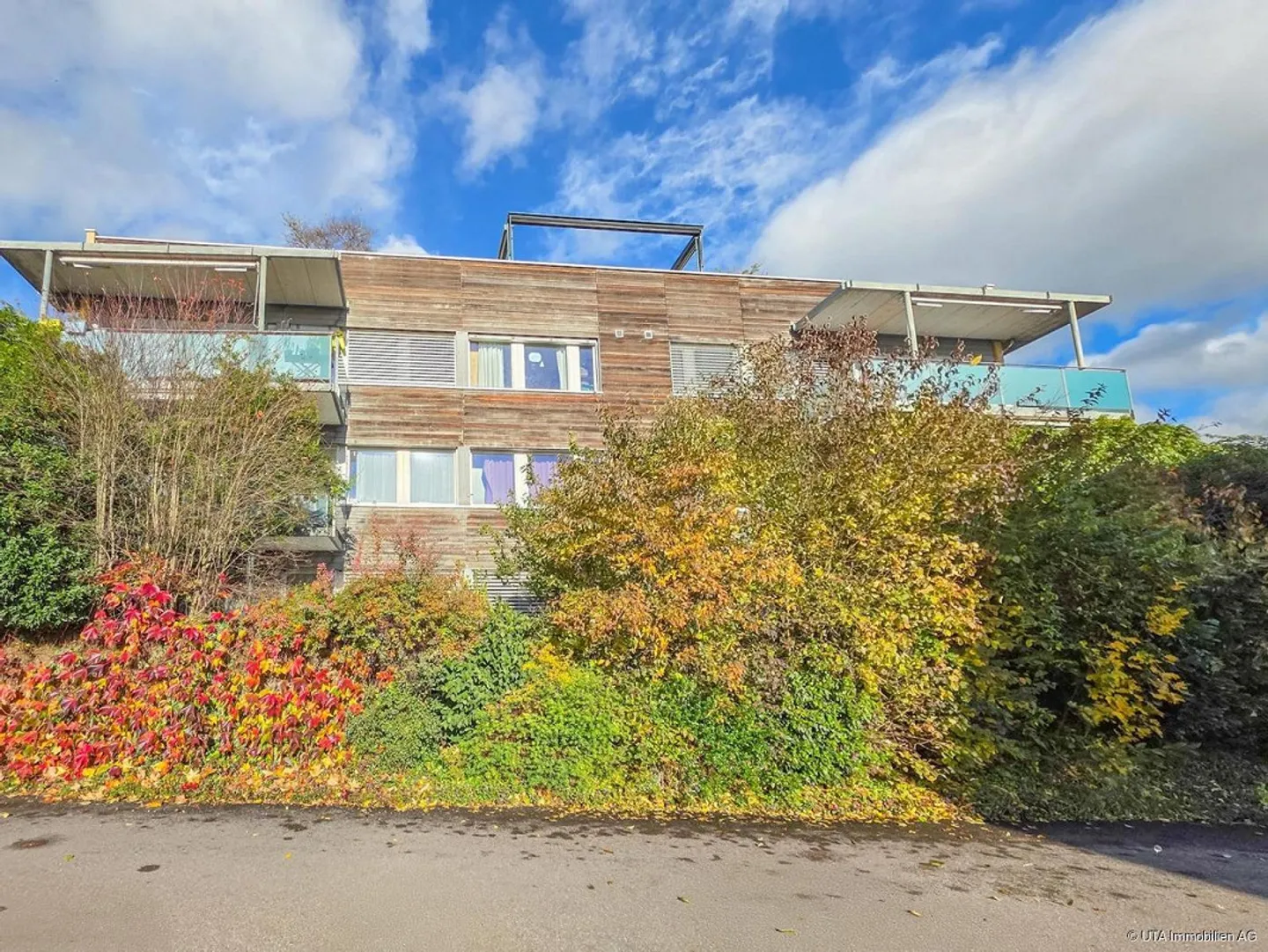 Sunny, spacious apartment with balcony oasis in a quiet location - Photo 10 of 12