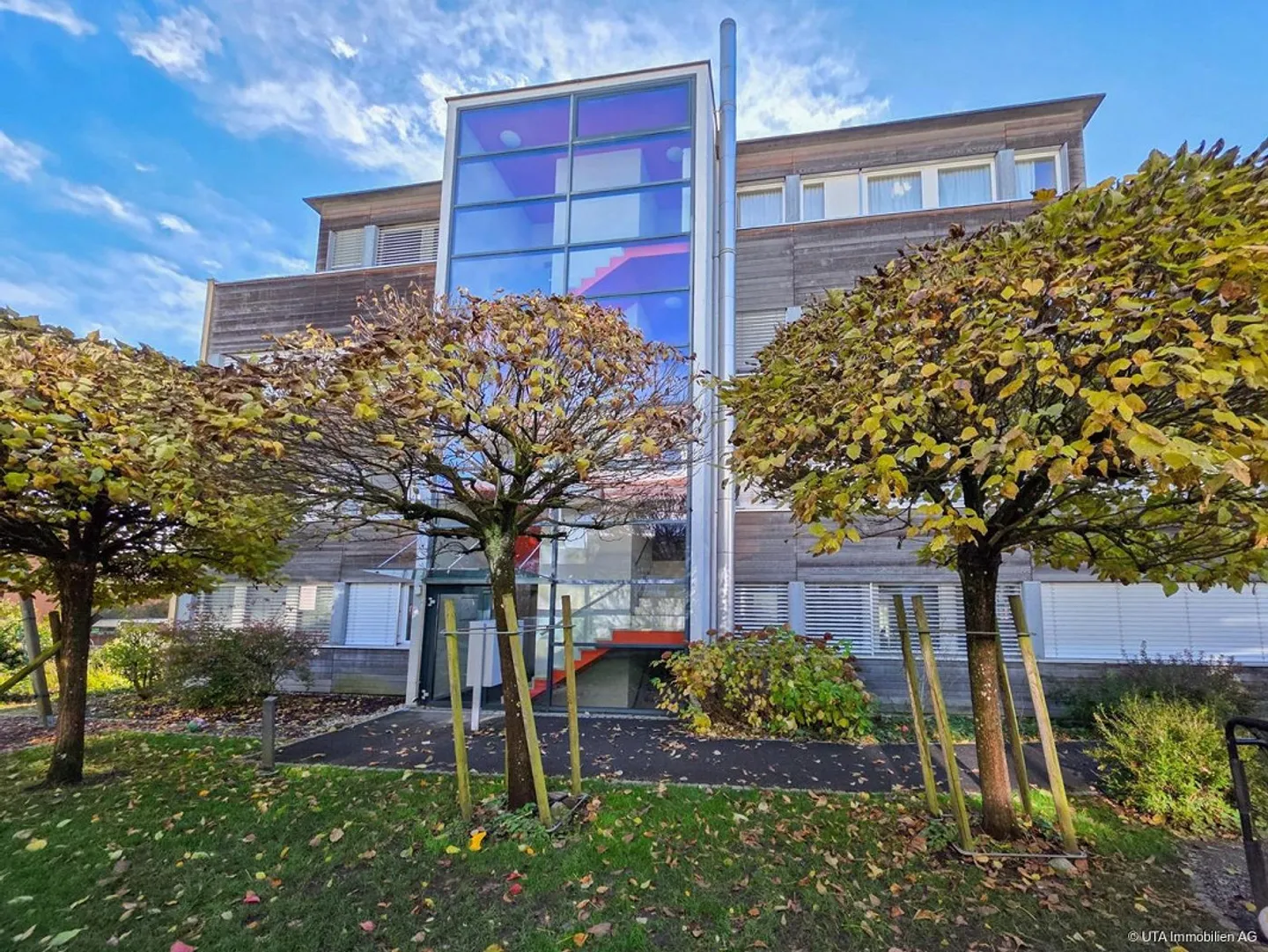 Sunny, spacious apartment with balcony oasis in a quiet location - Photo 11 of 12