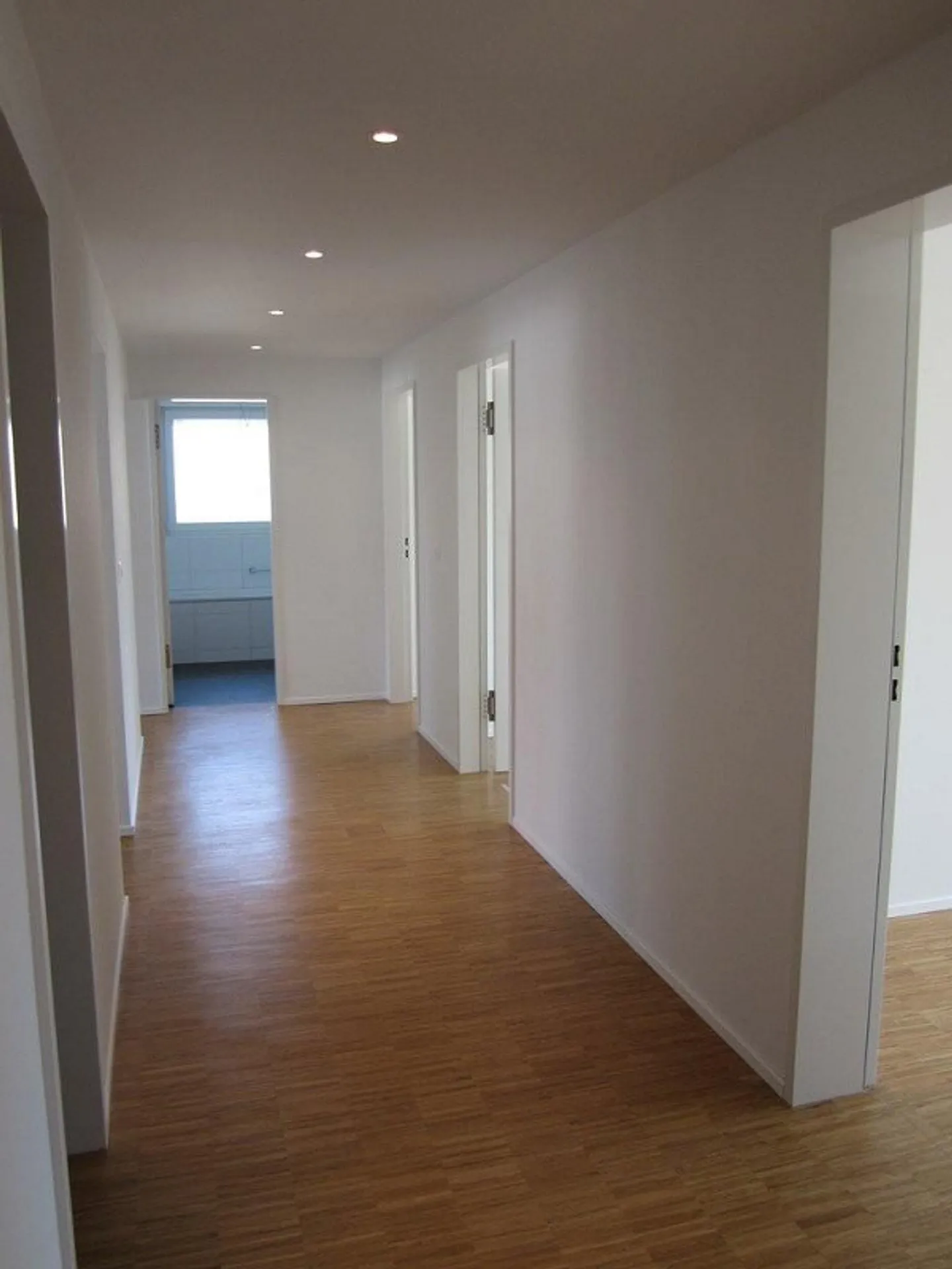 Modernes Apartment mit Balkon - Foto 7 von 8