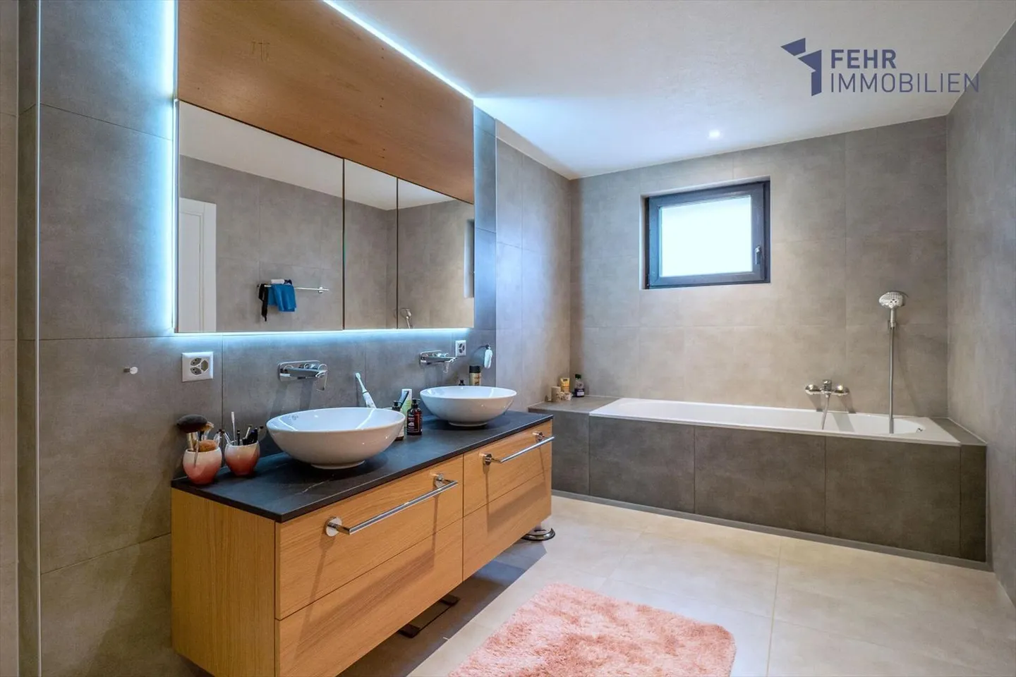 Fehr Real Estate - Top modern, nearly new 6½-room single-family house - Photo 8 of 13