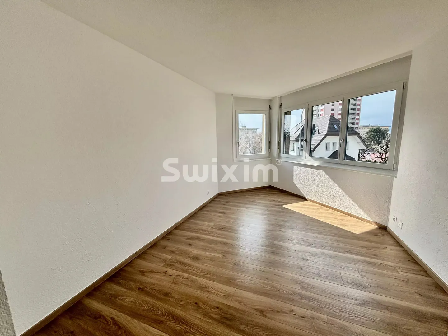 Spacious Apartment with Studio - Photo 6 of 11