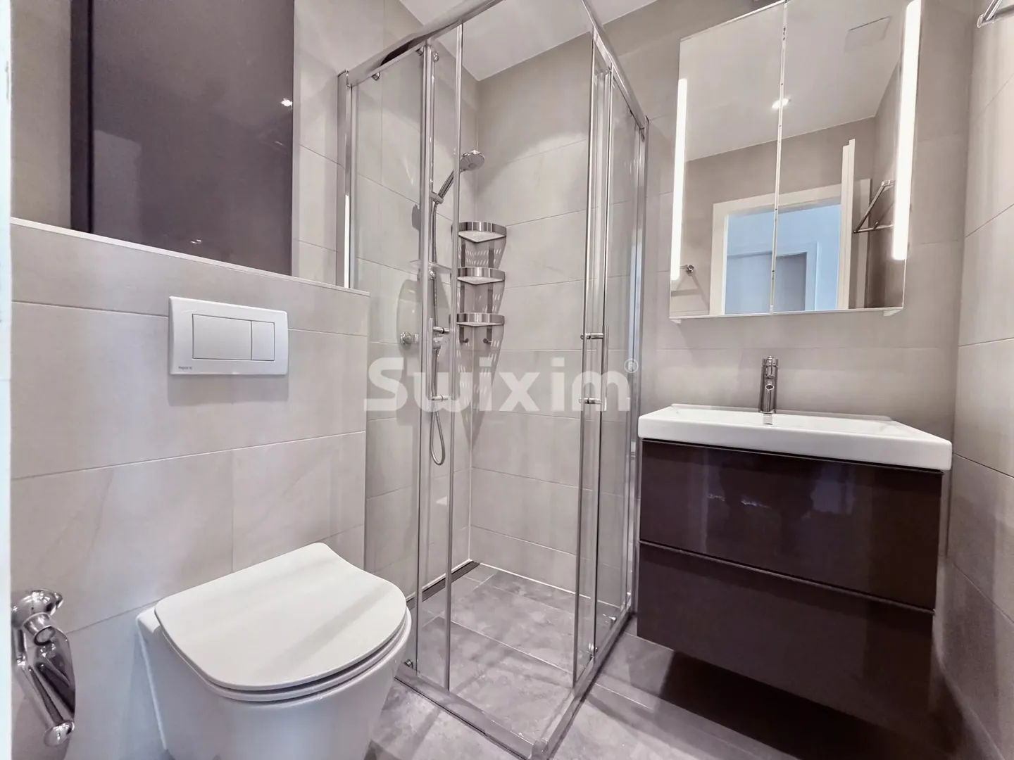 Spacious Apartment with Studio - Photo 10 of 11