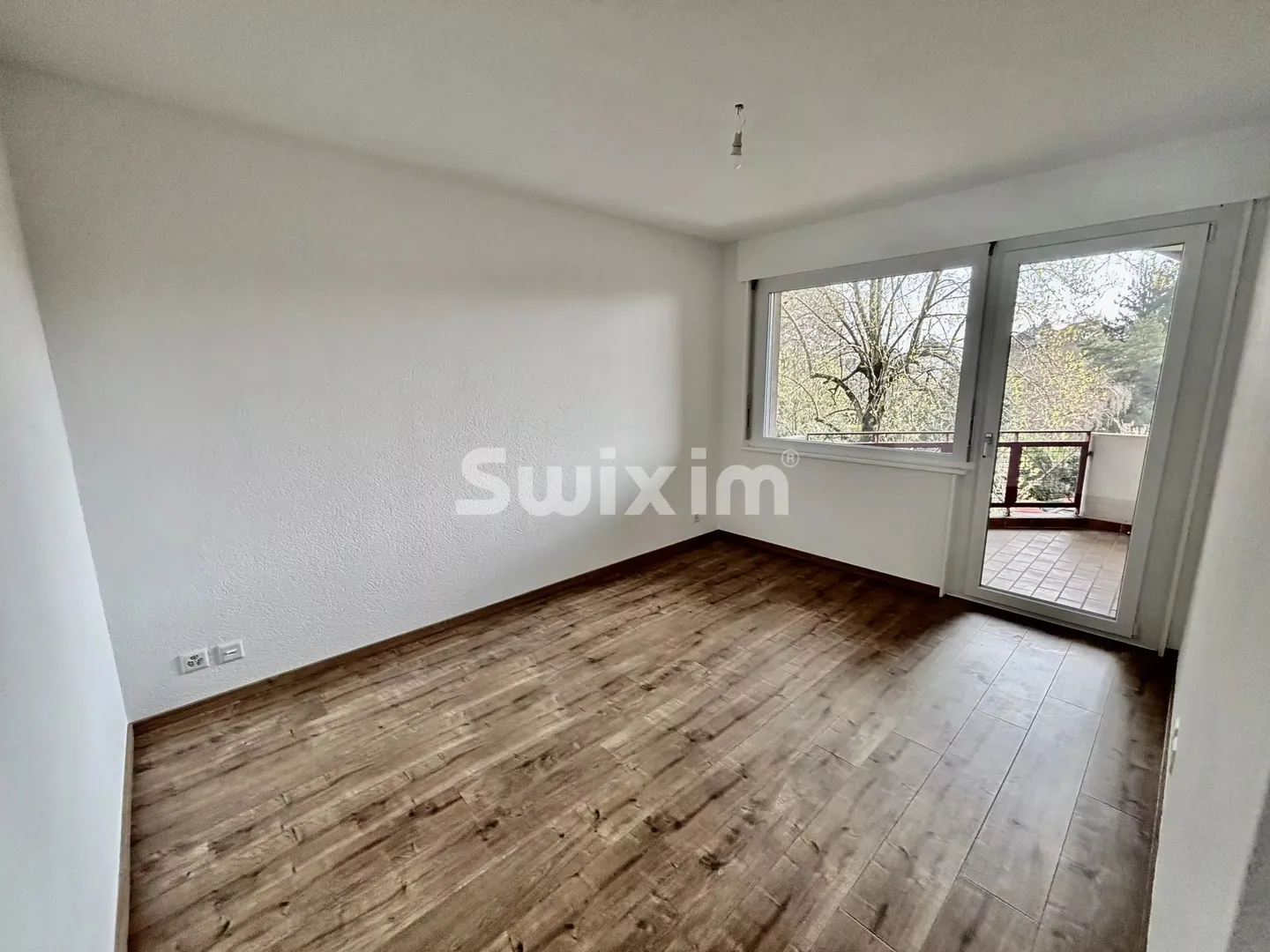 Spacious Apartment with Studio - Photo 7 of 11