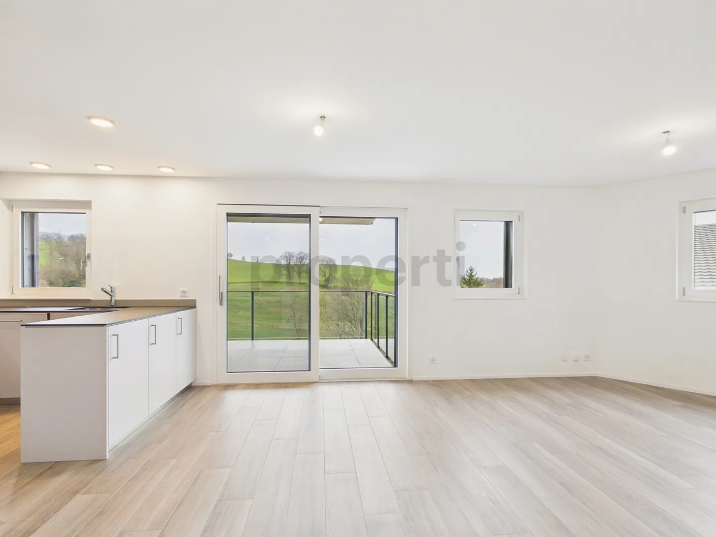 Bellissimo appartamento moderno e nuovo di 3,5 stanze - Appartamento con balcone - Foto 2 di 7