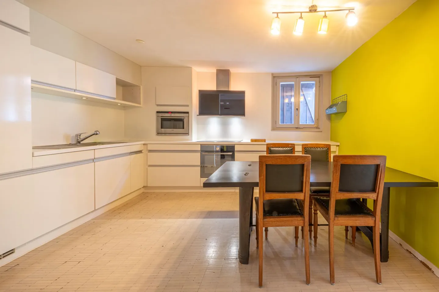 Charming Apartment in Historic Lausanne - Photo 4 of 5