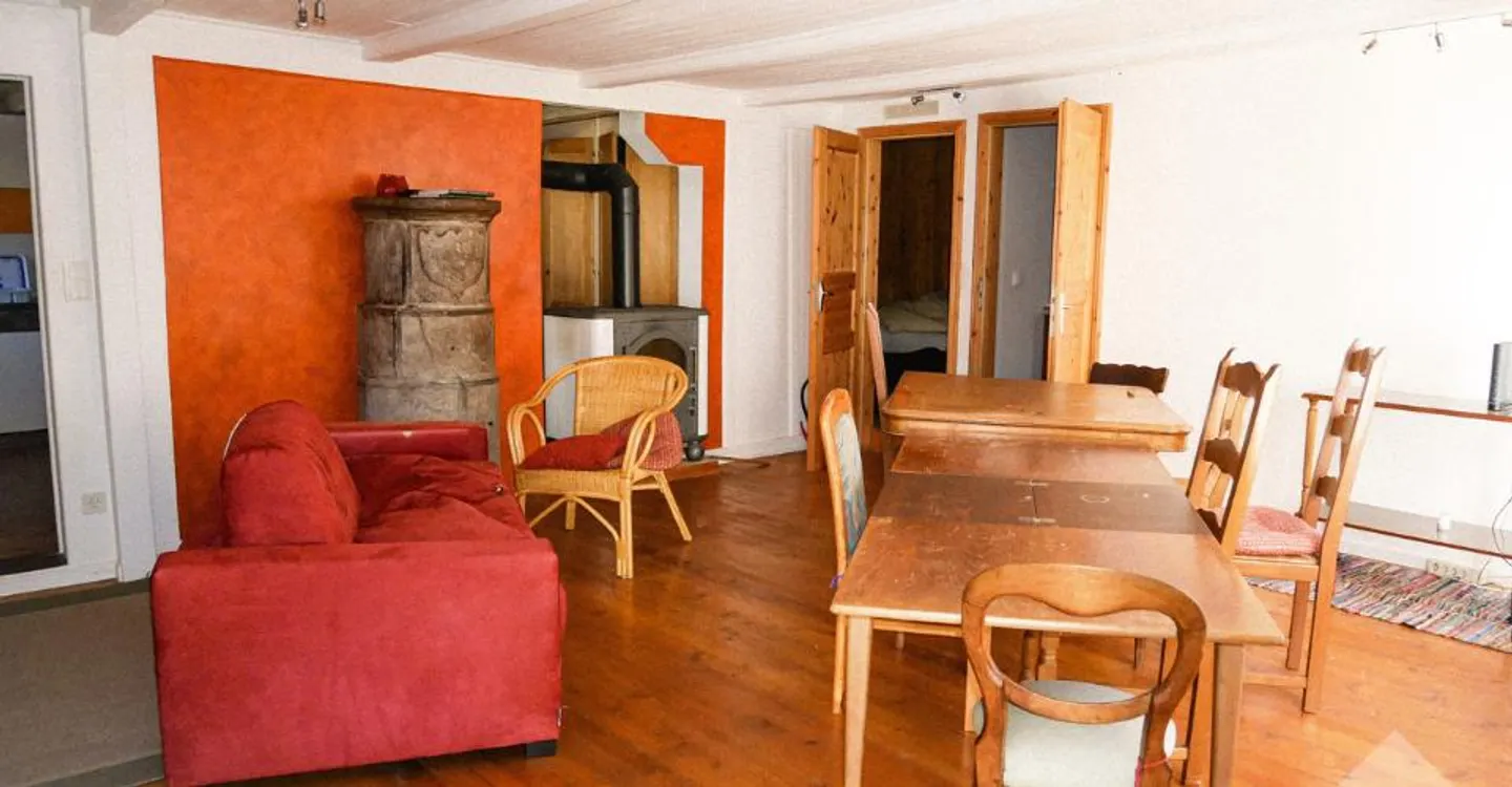 Affascinante casa di villaggio con grande potenziale di ristrutturazione - Foto 3 di 13