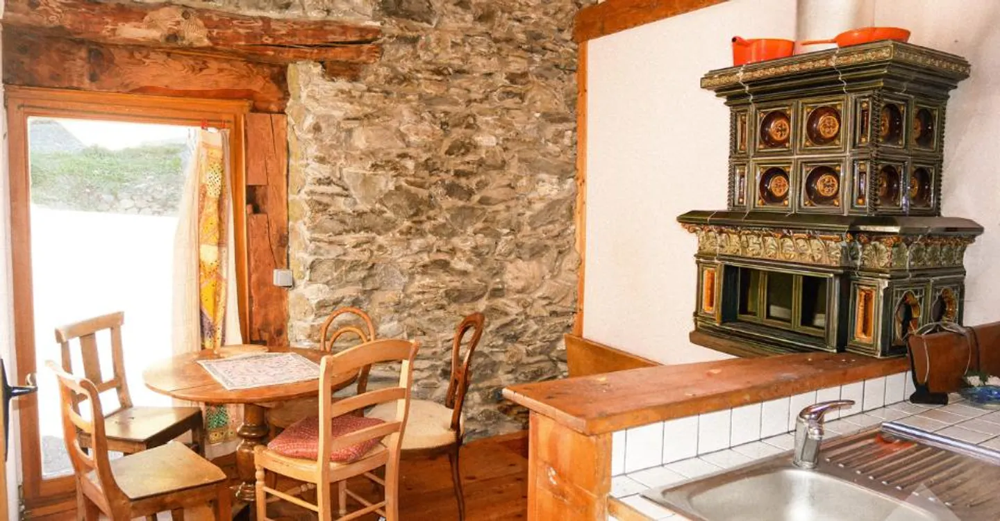 Affascinante casa di villaggio con grande potenziale di ristrutturazione - Foto 1 di 13