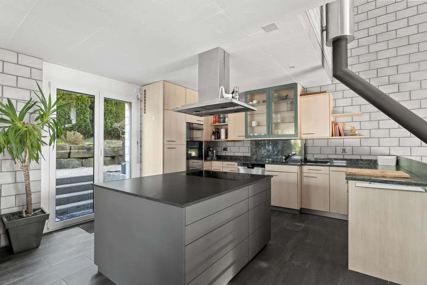 7.5-Room Semi-Detached House in Sunny Location - Photo 10 of 17