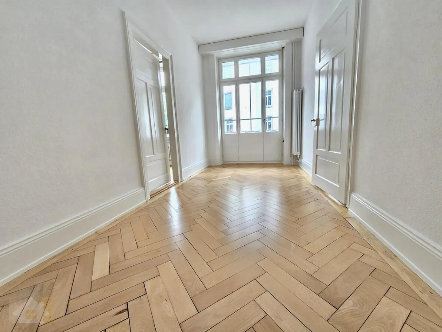 KOMPLETT RENOVIERTE ALTWOHNUNG MITTEN IM ZENTRUM AN BESTER LAGE MIT DA - Foto 7 von 9