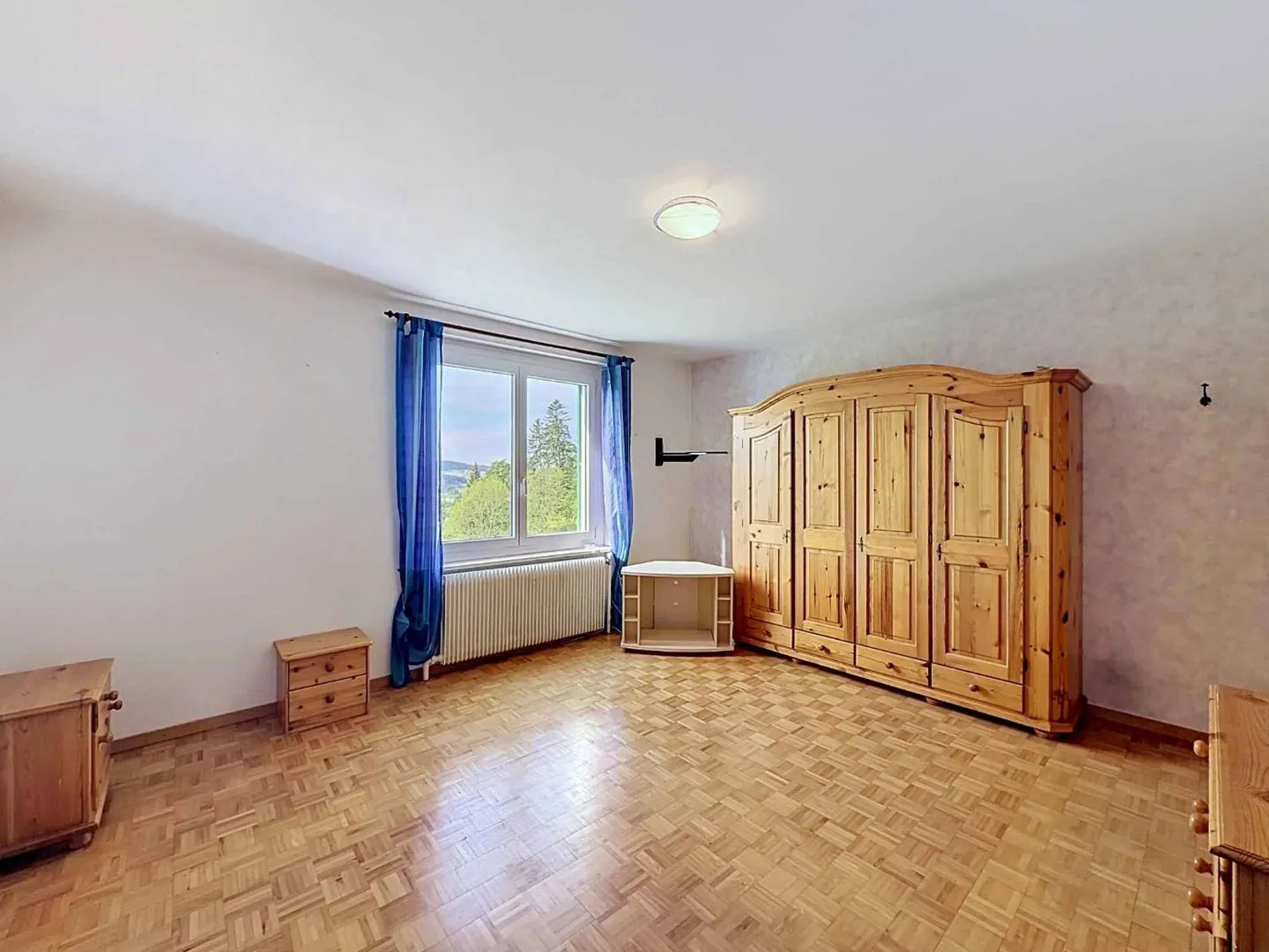 Ein charaktervolles Haus zur Renovierung in den Höhenlagen von La Chaux-de-Fonds - Foto 7 von 13