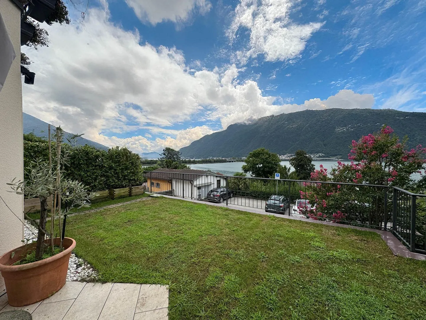 Twin house with lake view and garden in Bissone - Photo 8 of 11