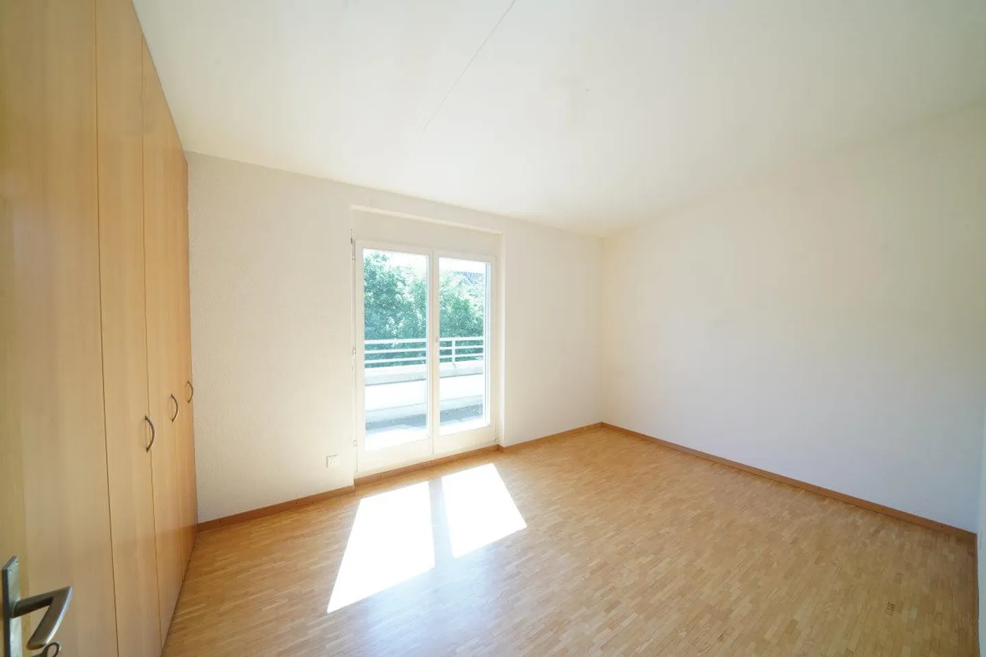 Appartamento attico soleggiato di 3,5 locali con 2 terrazze e ascensore - Foto 11 di 13