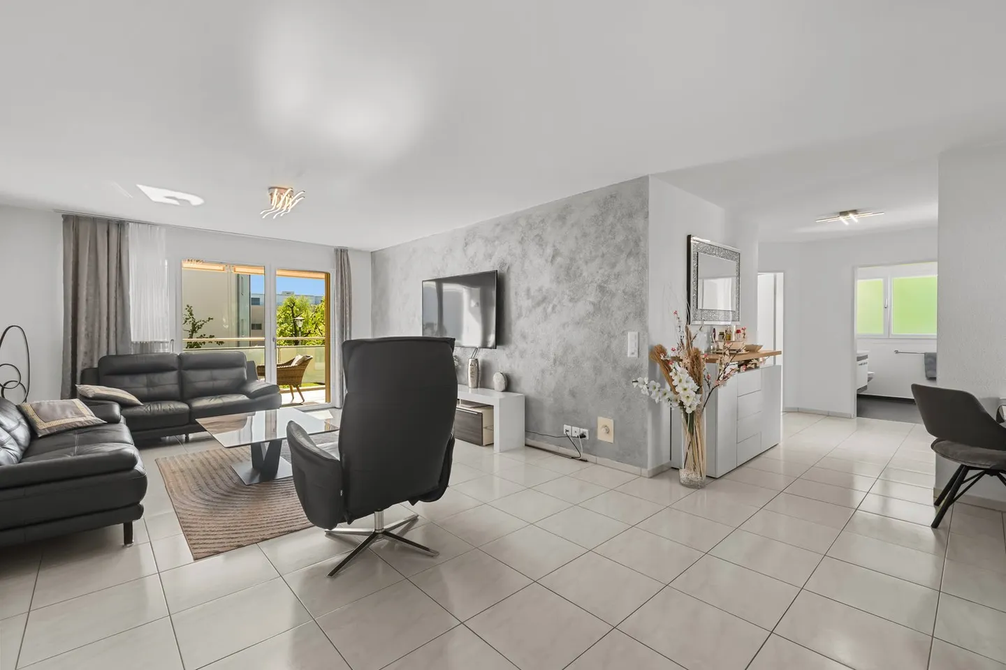 La tua nuova casa a Wetzikon – elegante, spaziosa e centralmente situata - Foto 3 di 12