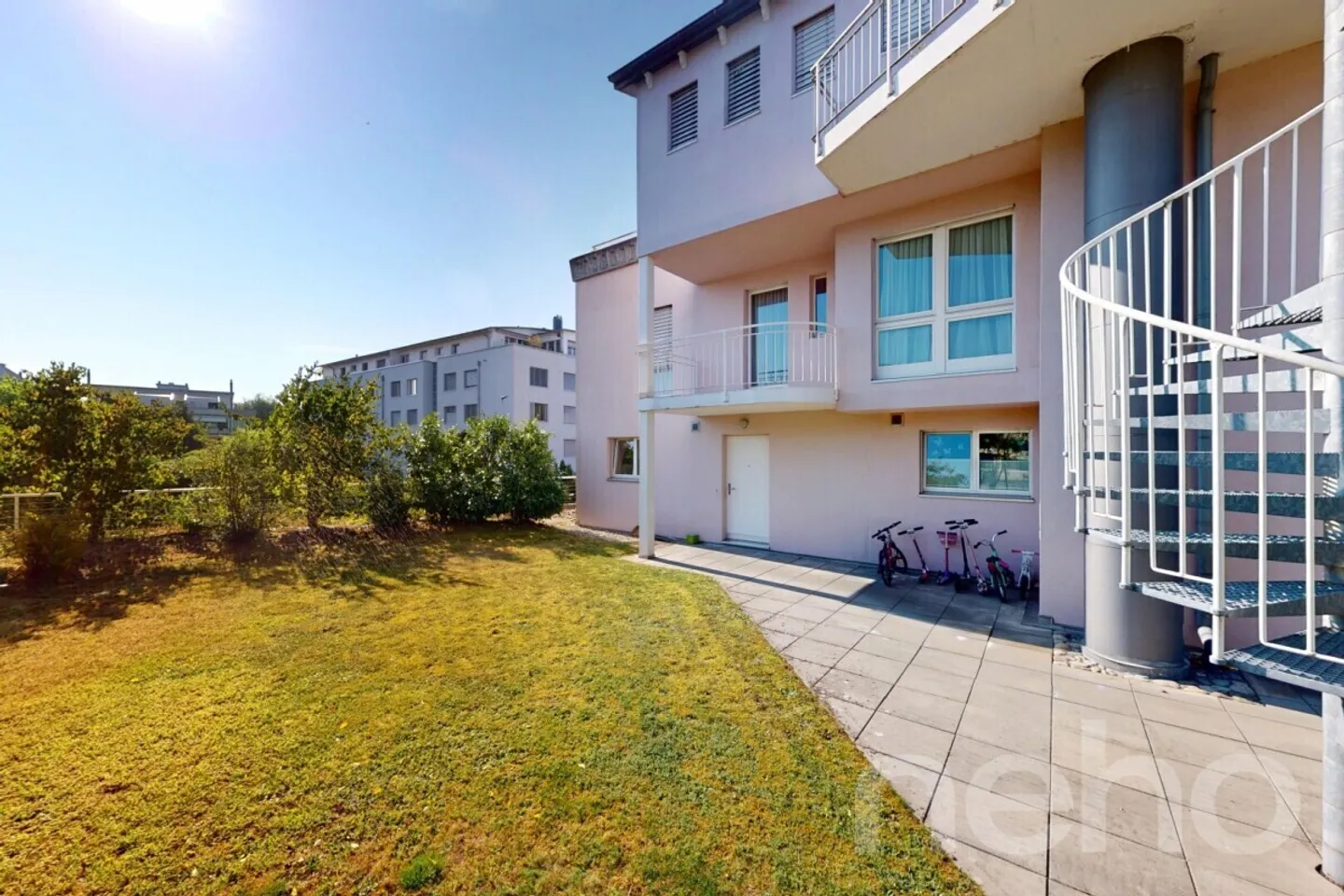 Comfort, luce e giardino privato? Splendido duplex a Morat - Foto 12 di 13