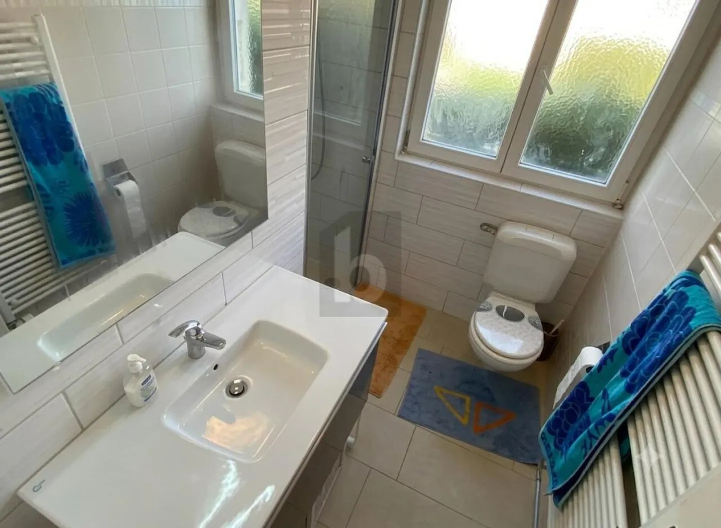 LUSH, PRACTICAL AND WELCOMING FRAME - Photo 3 of 6