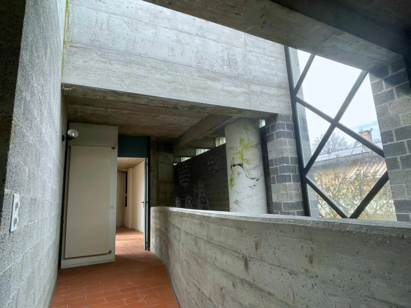 Casa unifamiliare su tre livelli con terrazza panoramica e giardino - Foto 7 di 17