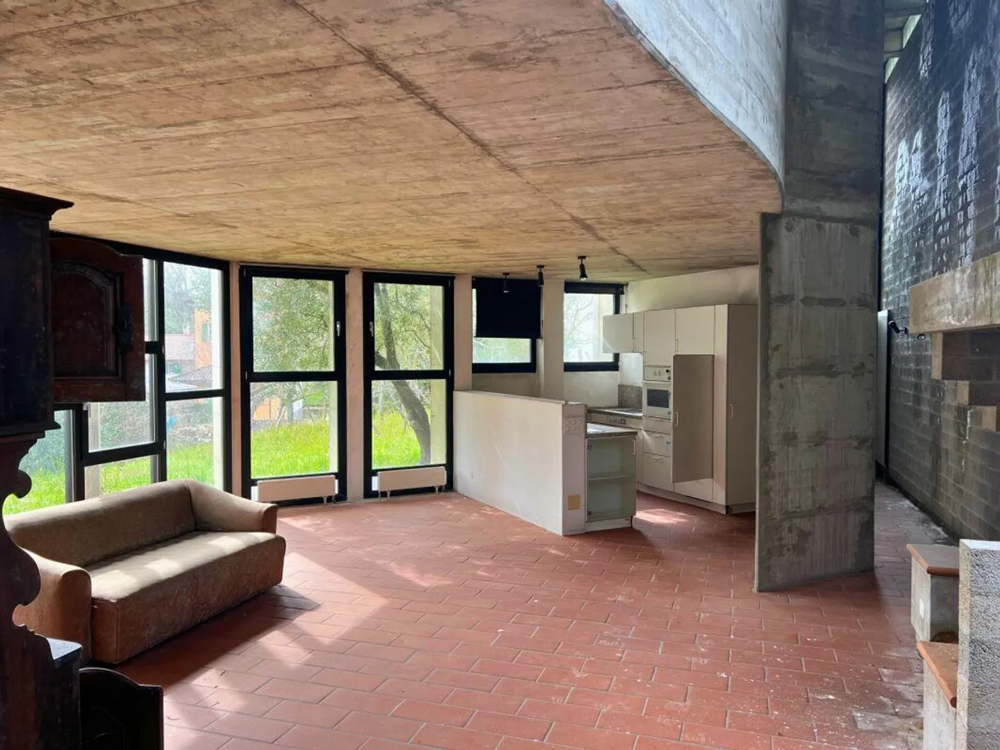 Casa unifamiliare su tre livelli con terrazza panoramica e giardino - Foto 3 di 17