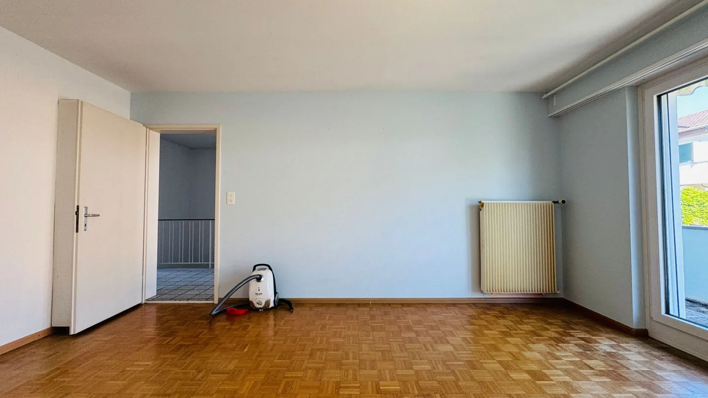 Doppeleinfamilienhaus mit Garten, Garage und grossem Potenzial an ruhiger Lage in Therwil - Foto 10 von 22