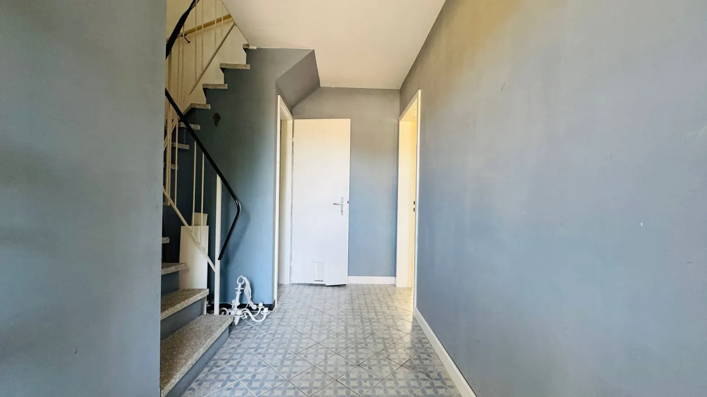 Doppeleinfamilienhaus mit Garten, Garage und grossem Potenzial an ruhiger Lage in Therwil - Foto 13 von 22