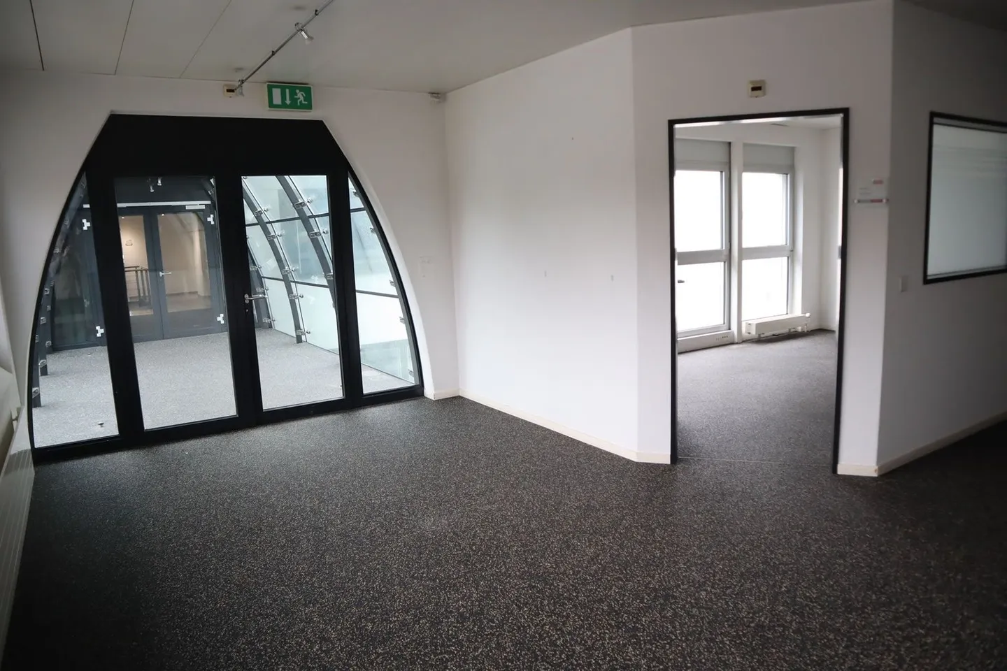 Ufficio spazioso e moderno in affitto - Foto 7 di 7