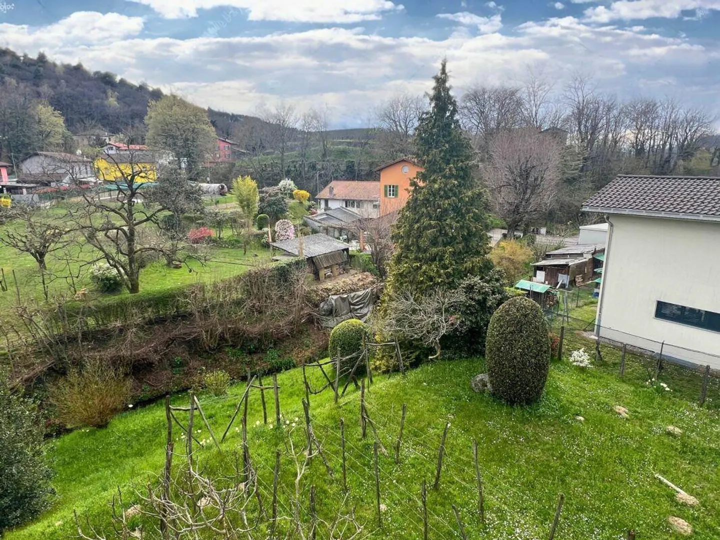 Casa unifamiliare su tre livelli con terrazza panoramica e giardino - Foto 17 di 17