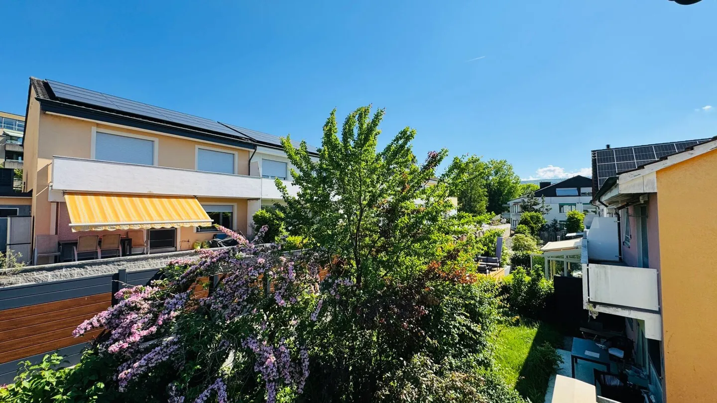 Doppeleinfamilienhaus mit Garten, Garage und grossem Potenzial an ruhiger Lage in Therwil - Foto 5 von 22