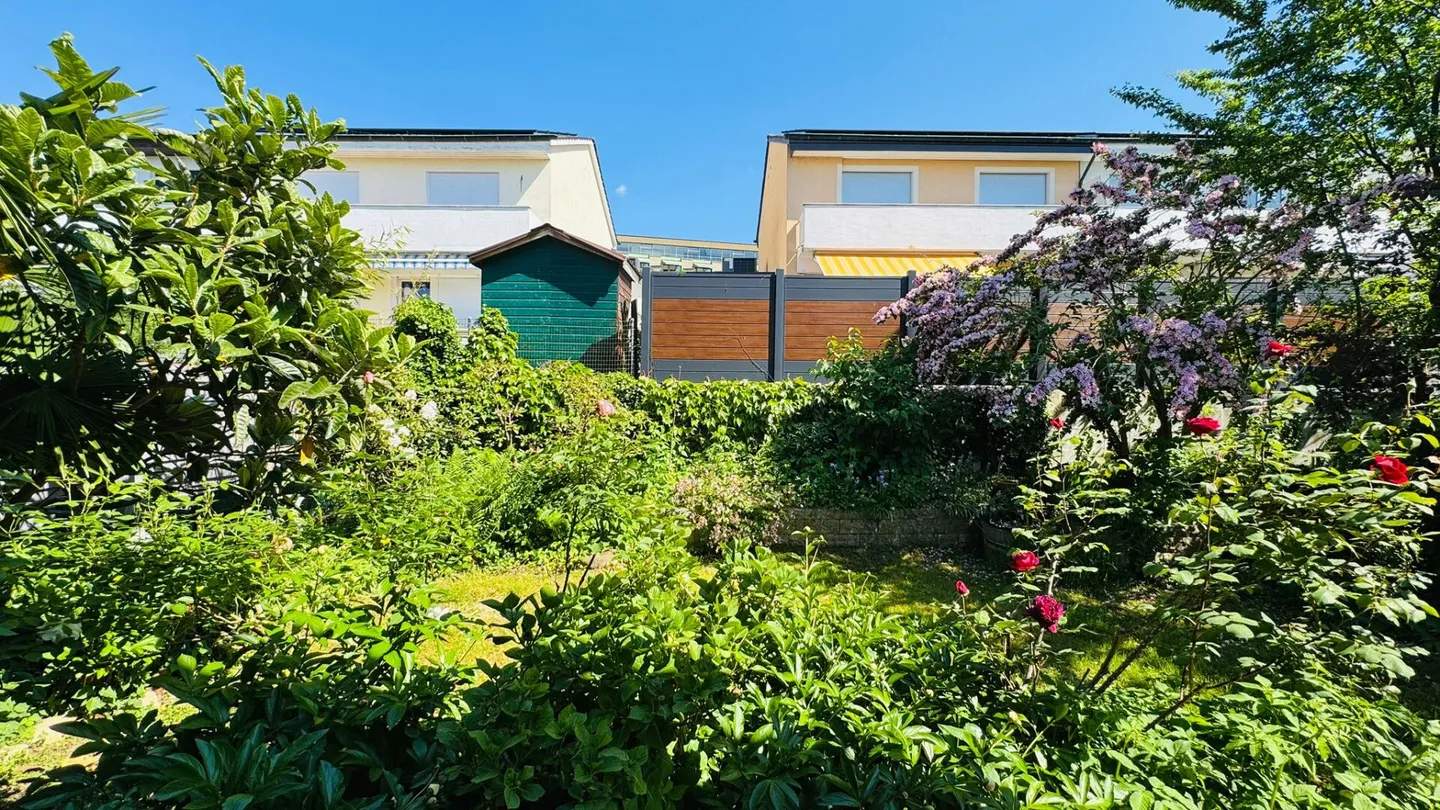 Doppeleinfamilienhaus mit Garten, Garage und grossem Potenzial an ruhiger Lage in Therwil - Foto 6 von 22