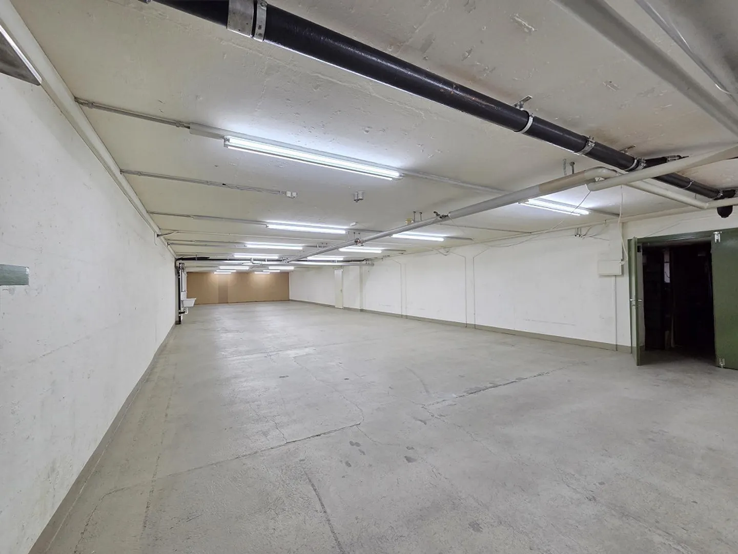 Versatile commercial space in a central location - Photo 2 of 6
