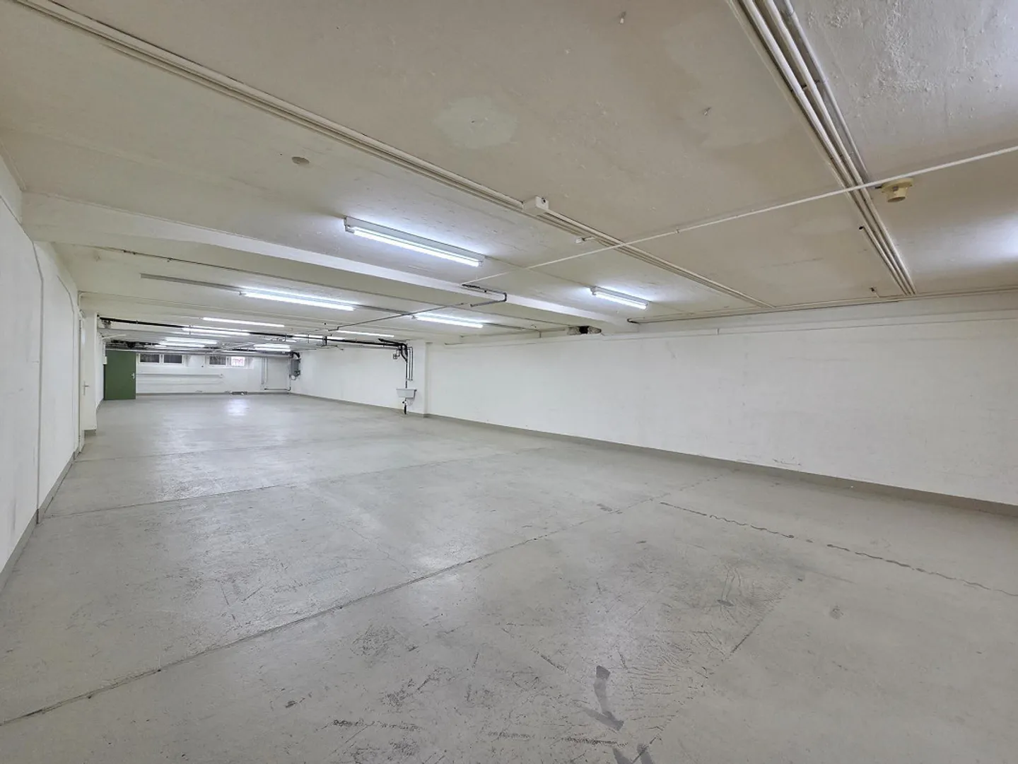 Versatile commercial space in a central location - Photo 4 of 6