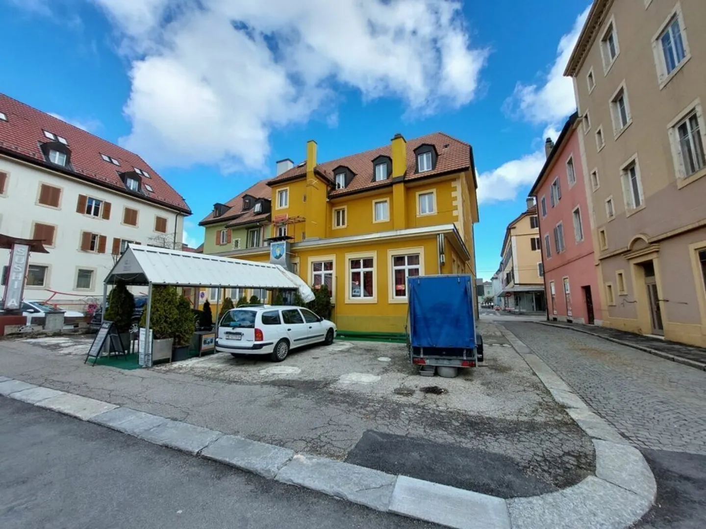 Edificio redditizio con ristorante e 15 camere - Foto 3 di 15