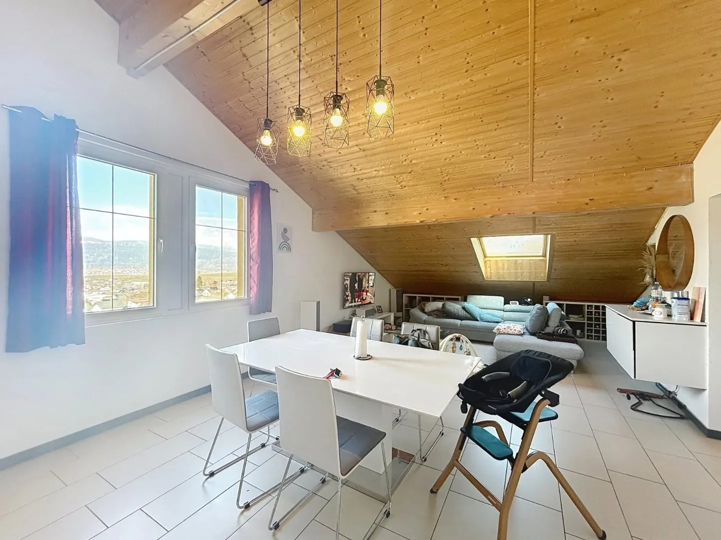 4.5-room apartment located in the center of the village - Photo 3 of 9