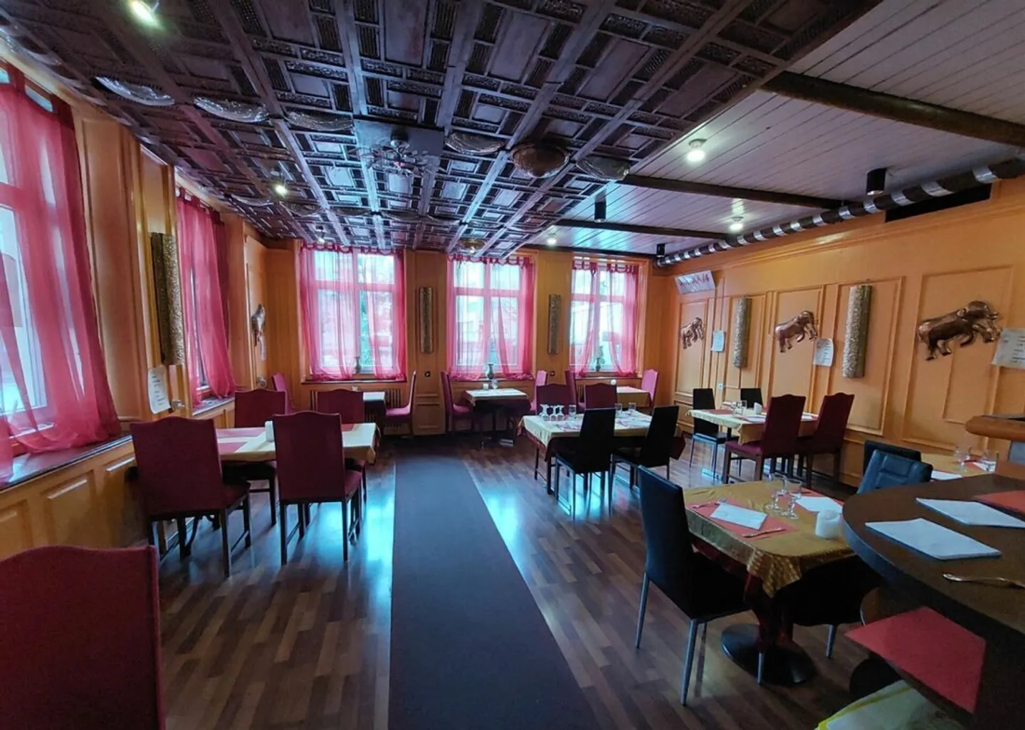 Edificio redditizio con ristorante e 15 camere - Foto 5 di 15