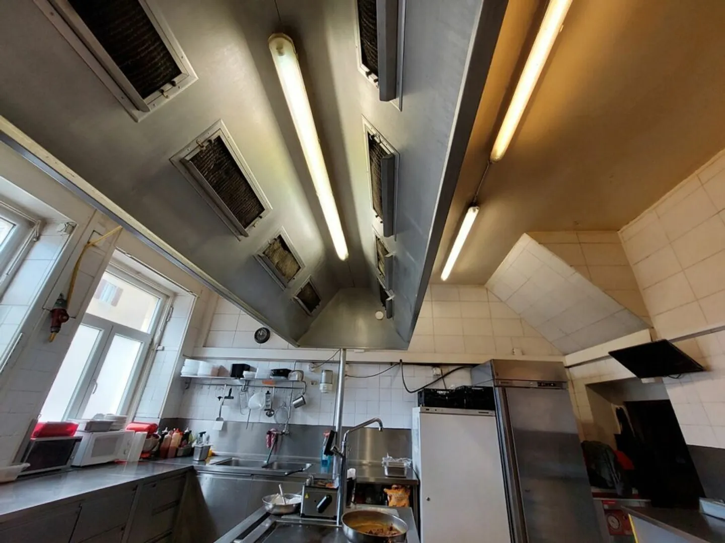 Edificio redditizio con ristorante e 15 camere - Foto 8 di 15