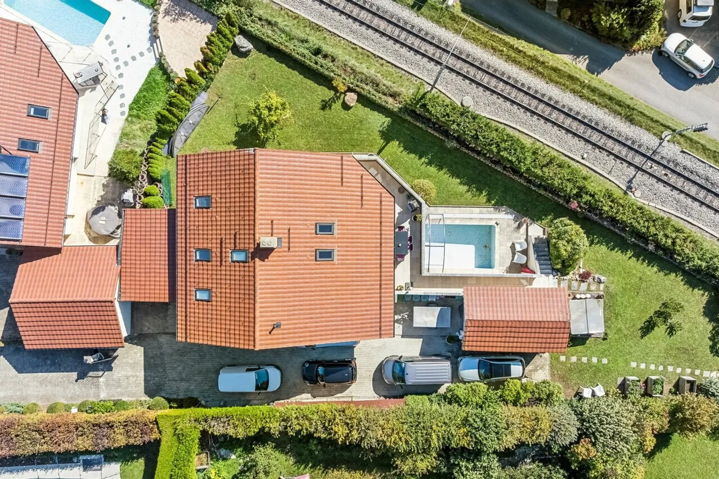 Stunning individual house, swimming pool and panoramic view - Photo 1 of 12