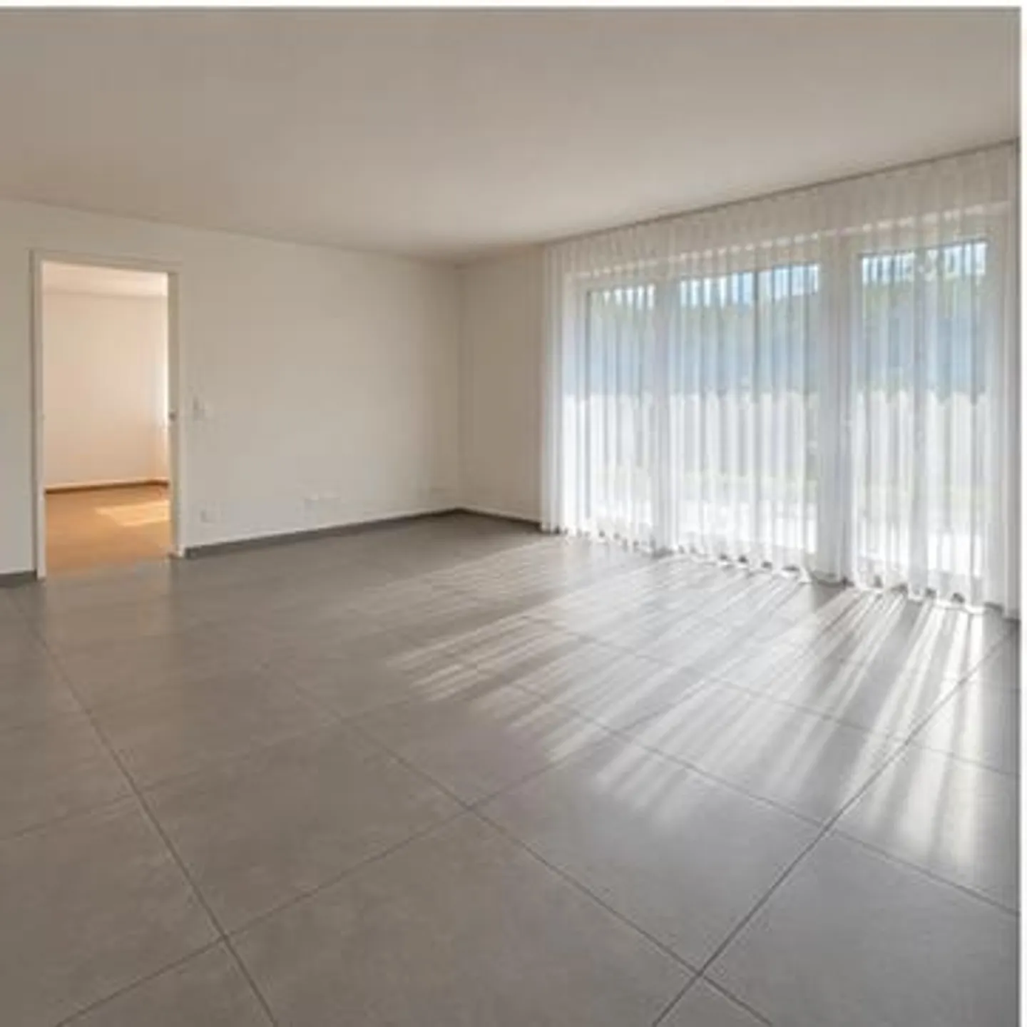 Appartement 4 1/2 pièces avec patio - Photo 3 sur 10