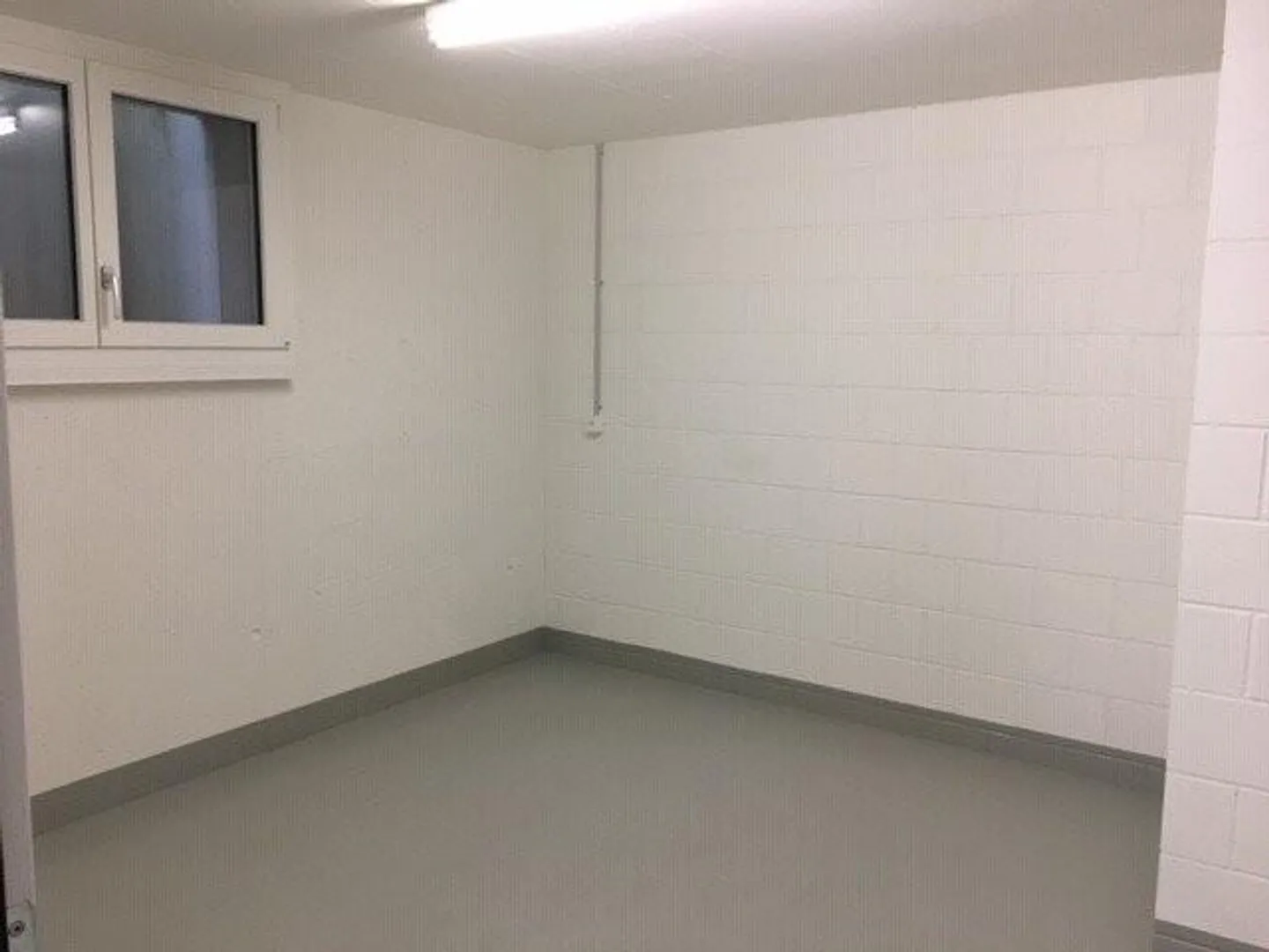 Salle de bricolage à louer - Photo 2 sur 2