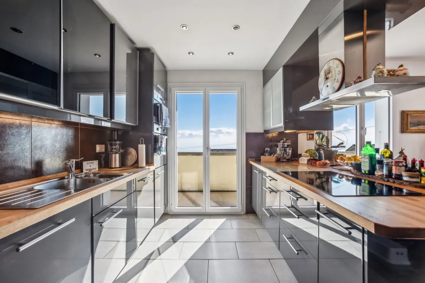 Stunning individual house, swimming pool and panoramic view - Photo 4 of 12