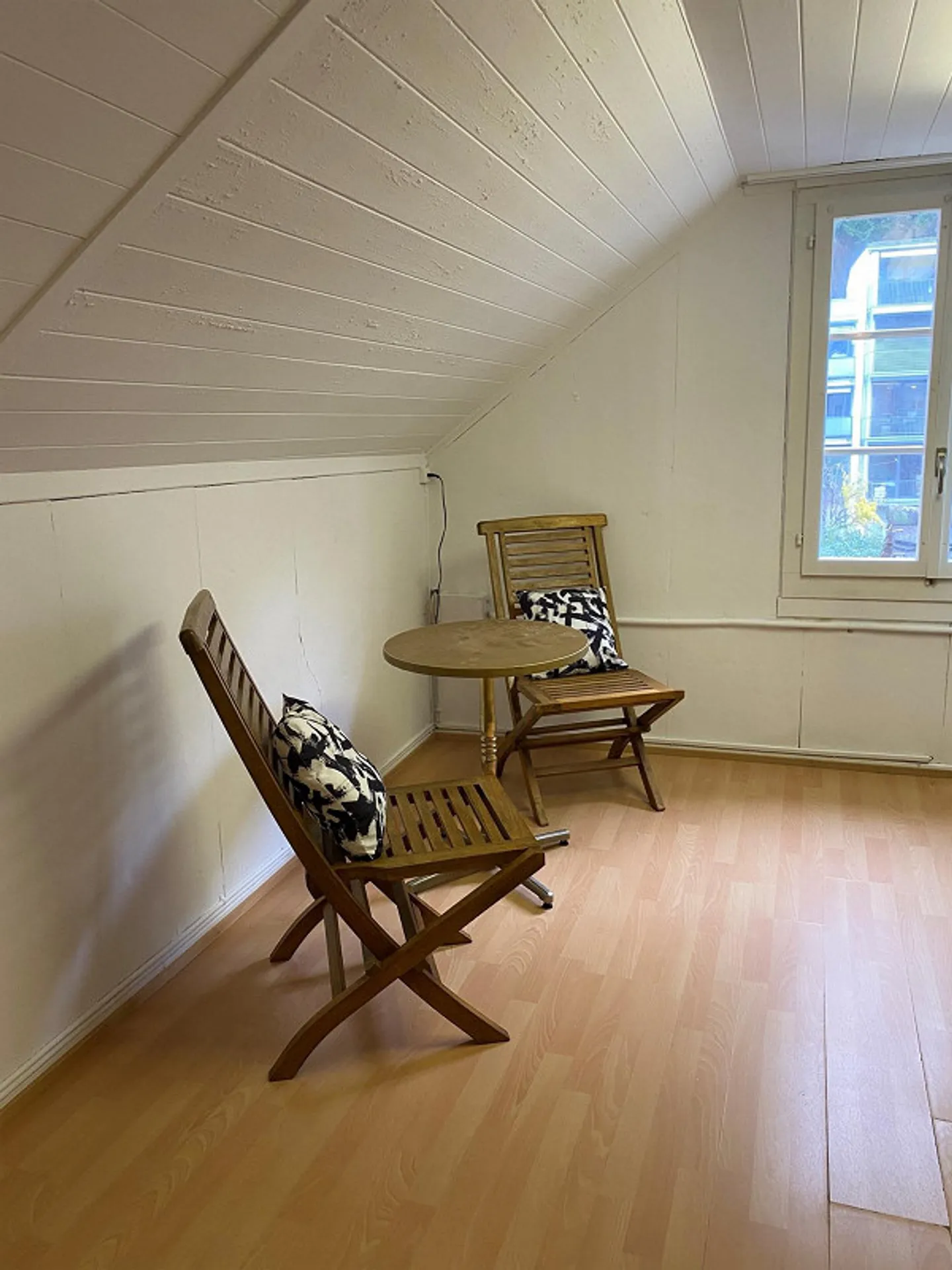 Affordable, simple room in the center of Altdorf from July - Photo 1 of 9