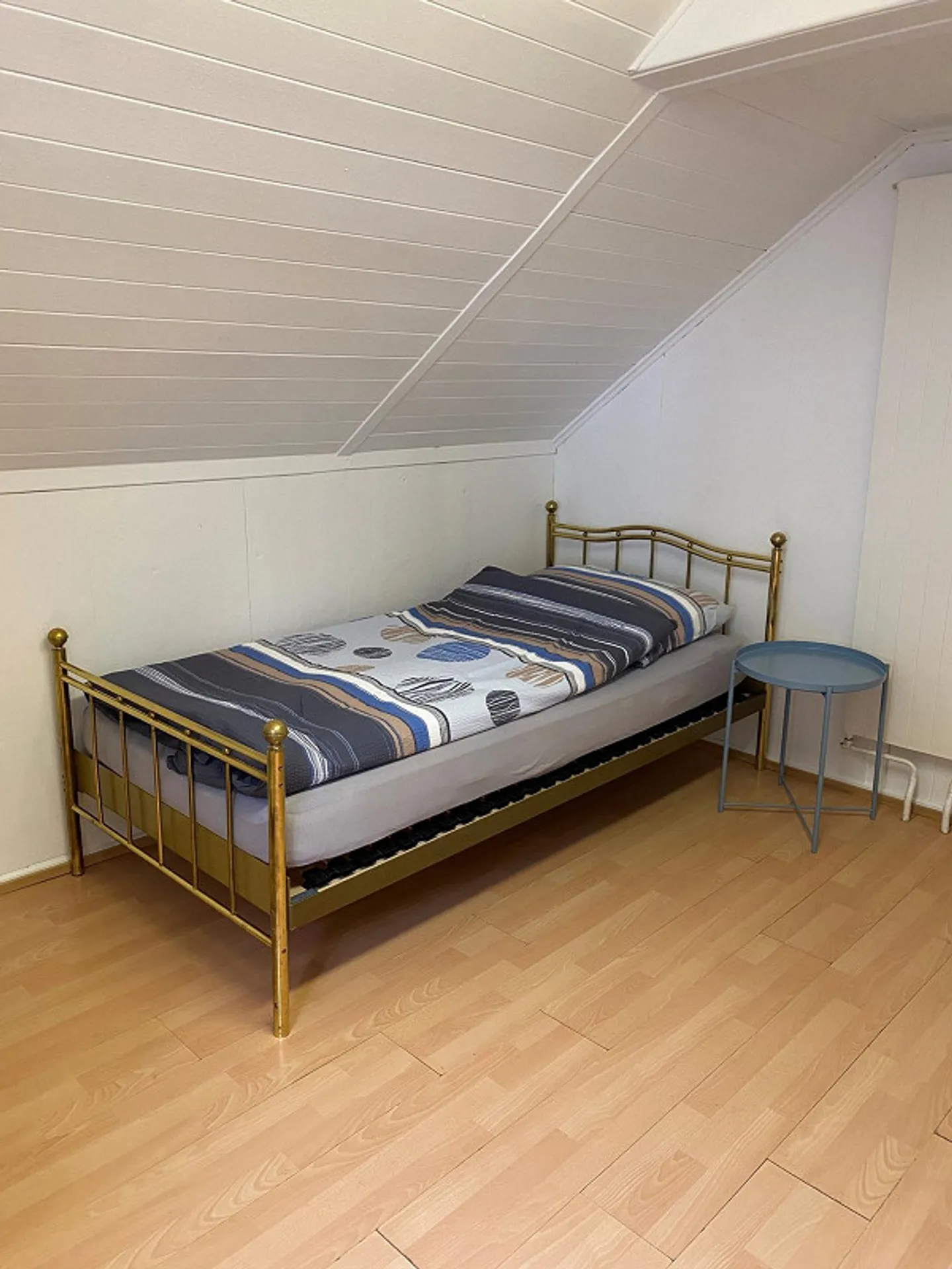 Affordable, simple room in the center of Altdorf from July - Photo 2 of 9