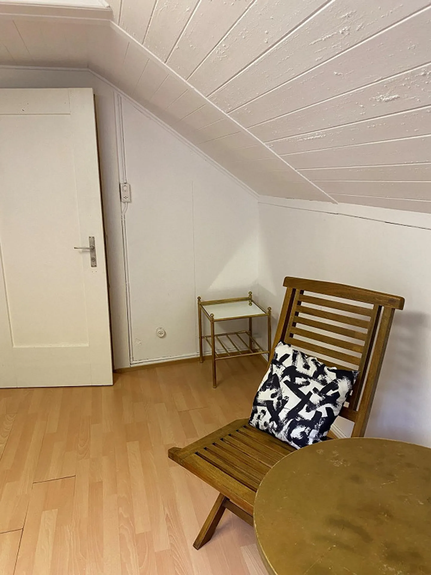 Affordable, simple room in the center of Altdorf from July - Photo 3 of 9