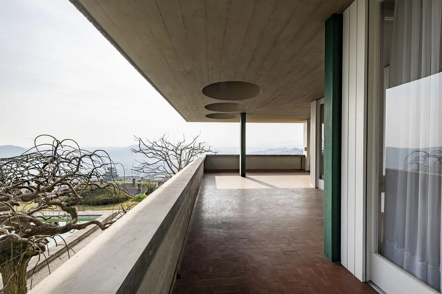 Villa moderna con piscina e appartamento indipendente - Foto 9 di 15