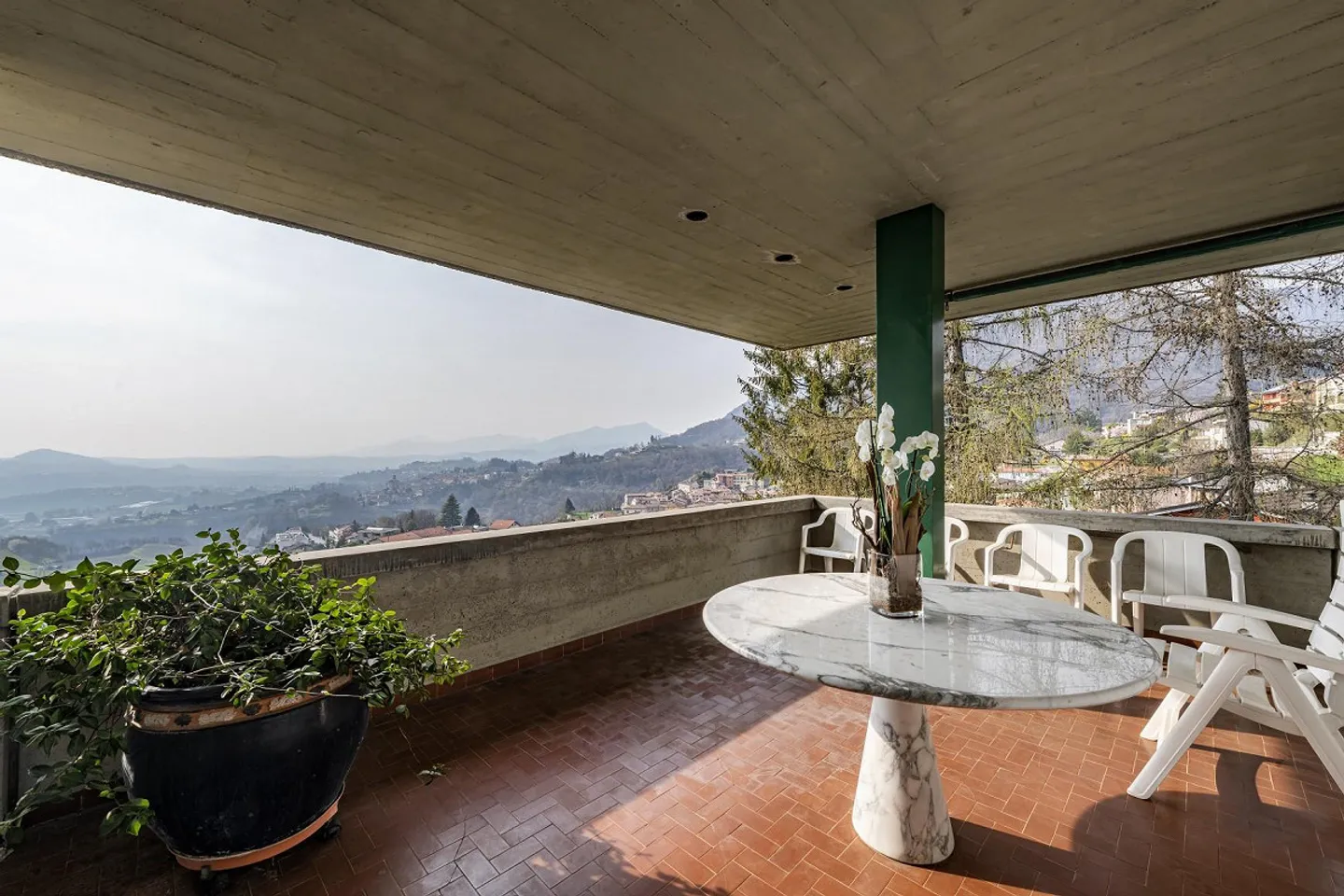 Villa moderna con piscina e appartamento indipendente - Foto 10 di 15