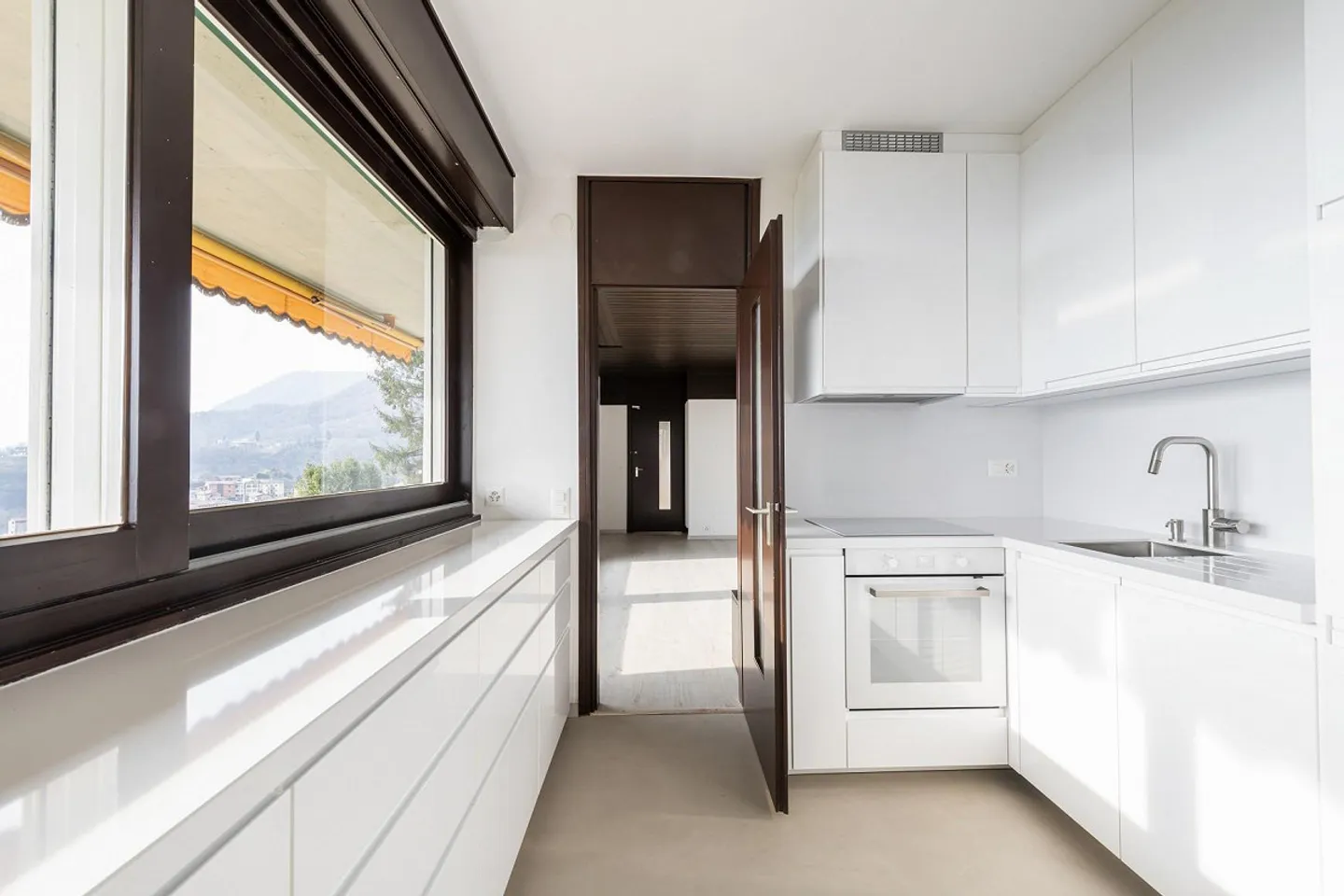 Villa moderna con piscina e appartamento indipendente - Foto 11 di 15