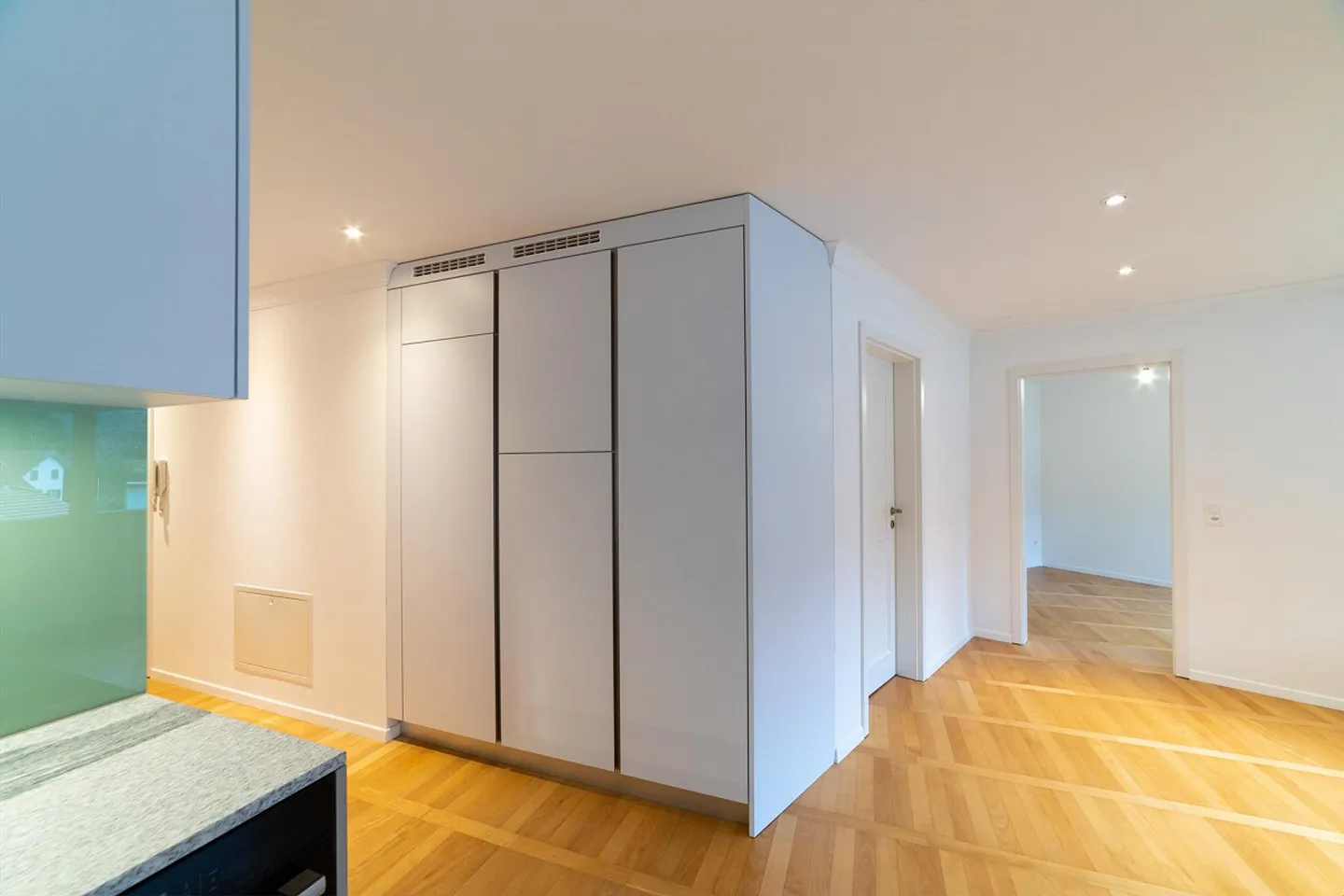Neuwertige, charmante 3 1/2 - Zimmer-Wohnung mit Piff in Oberarth - Foto 4 von 13