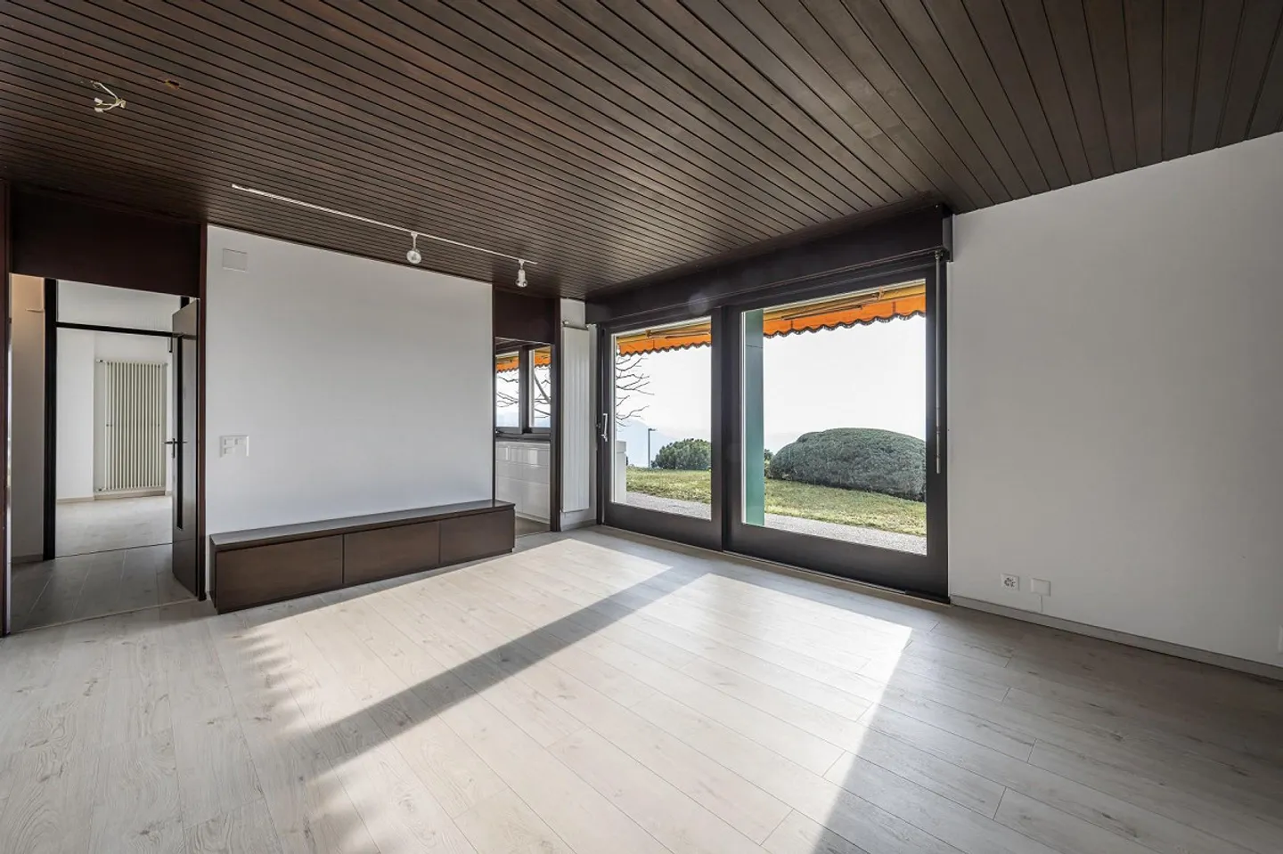 Villa moderna con piscina e appartamento indipendente - Foto 13 di 15