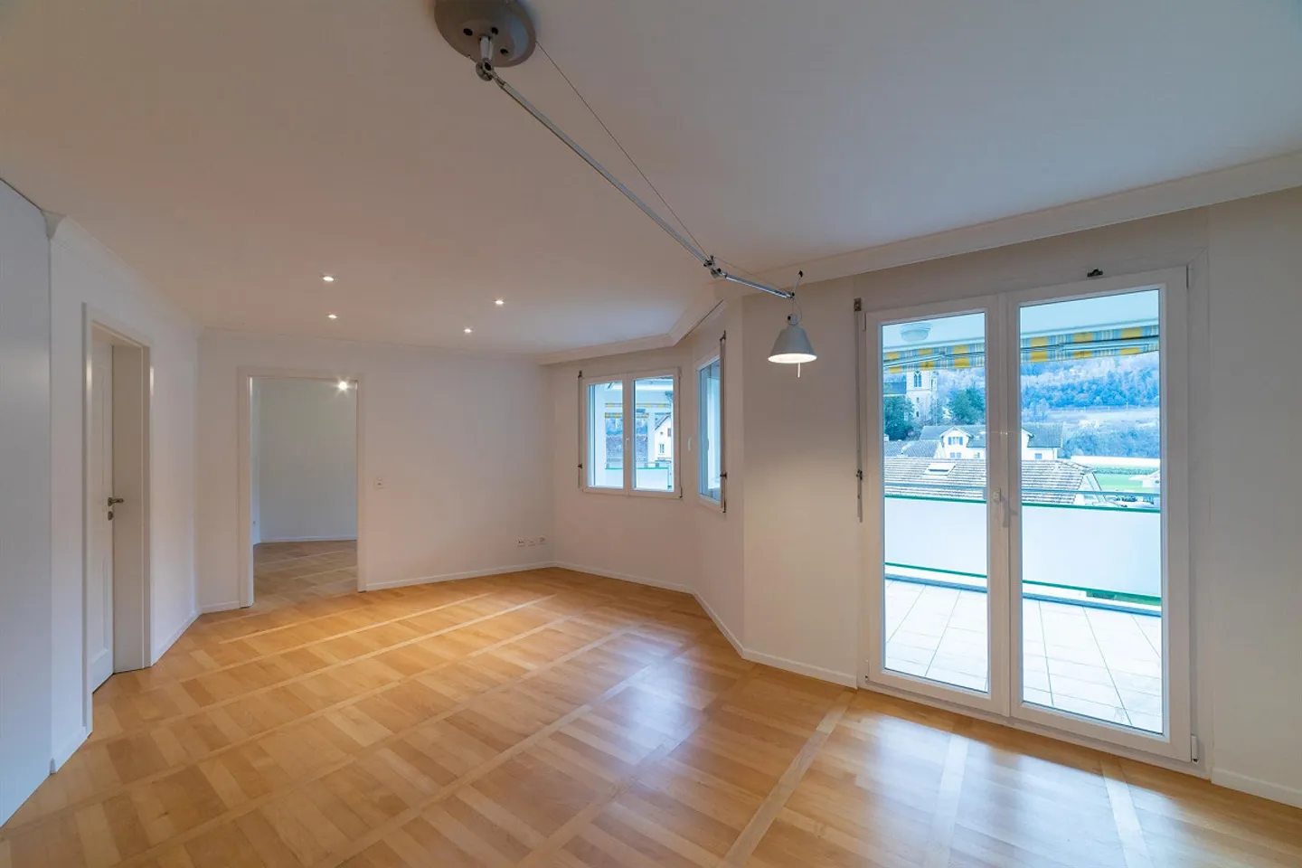 Neuwertige, charmante 3 1/2 - Zimmer-Wohnung mit Piff in Oberarth - Foto 8 von 13