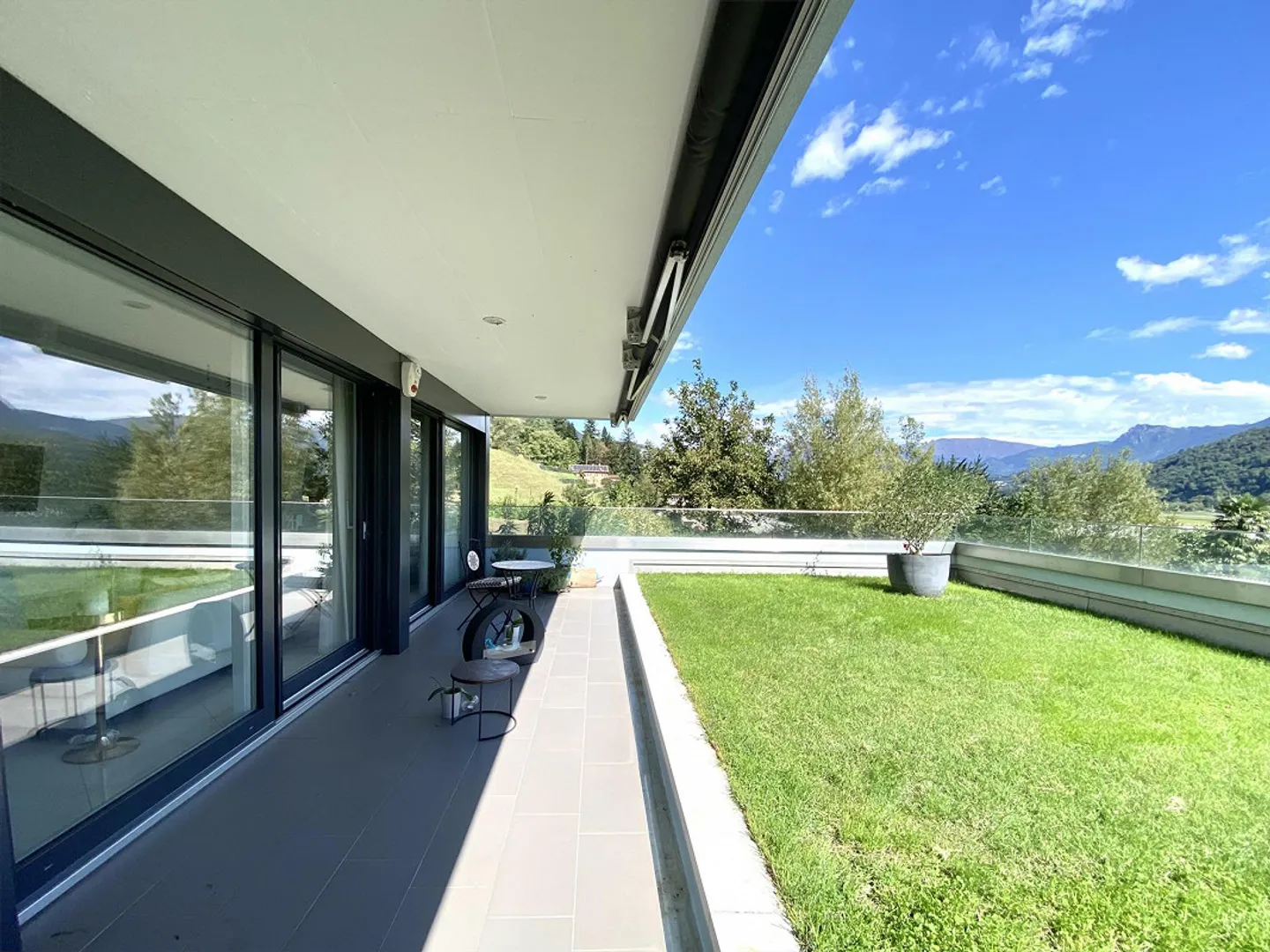 APPARTAMENTO FAMIGLIARE CON GIARDINO PRIVATO - Foto 1 di 10