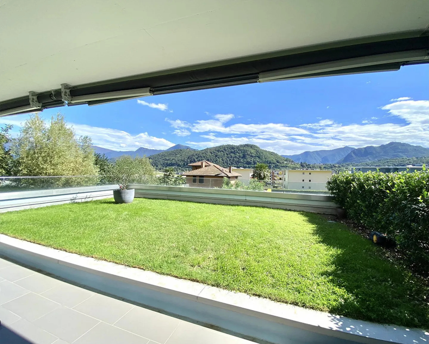 APPARTAMENTO FAMIGLIARE CON GIARDINO PRIVATO - Foto 2 di 10