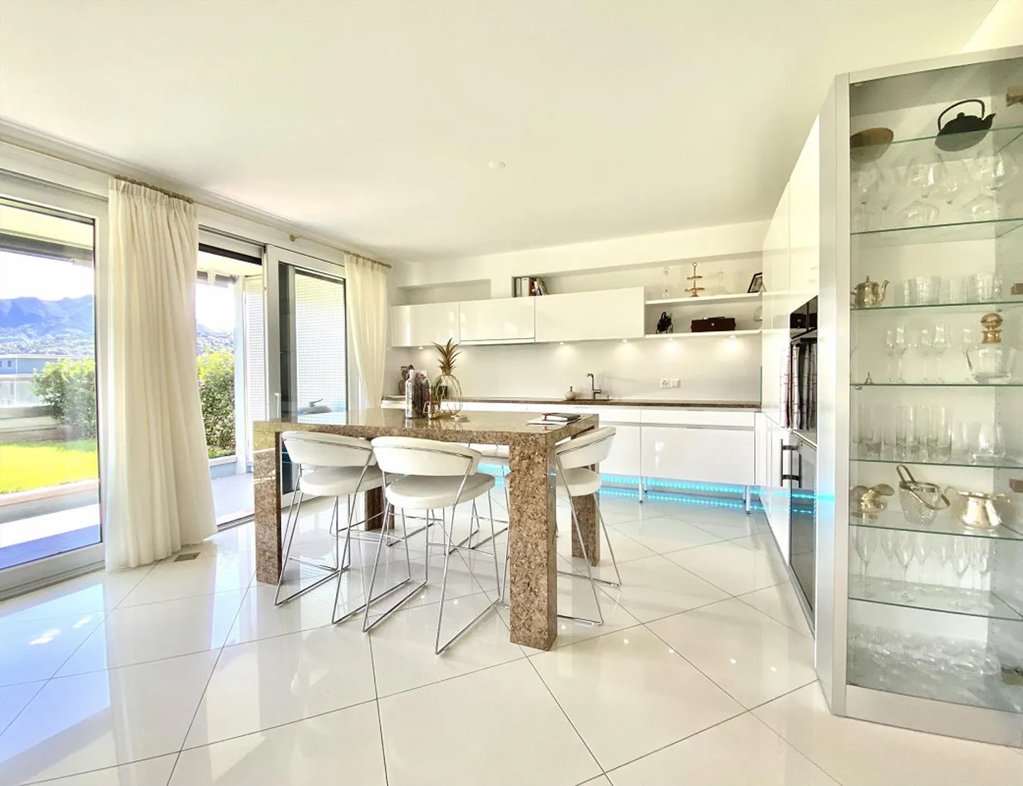 APPARTAMENTO FAMIGLIARE CON GIARDINO PRIVATO - Foto 3 di 10